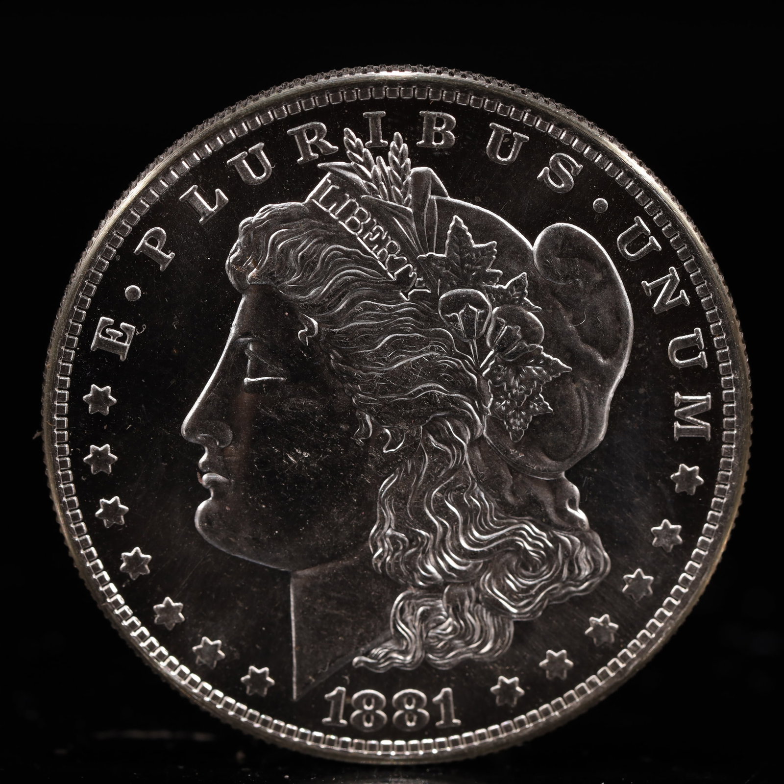 USA Morgan Dollar 1881 Coin: Obv: profile bust with date below and E PLURIBUS UNUM legend and stars around. Rev: eagle with In God we trust above within wreath with UNITED STATES OF AMERICA ONE DOLLAR legend. IN GOD WE TRUST / LI