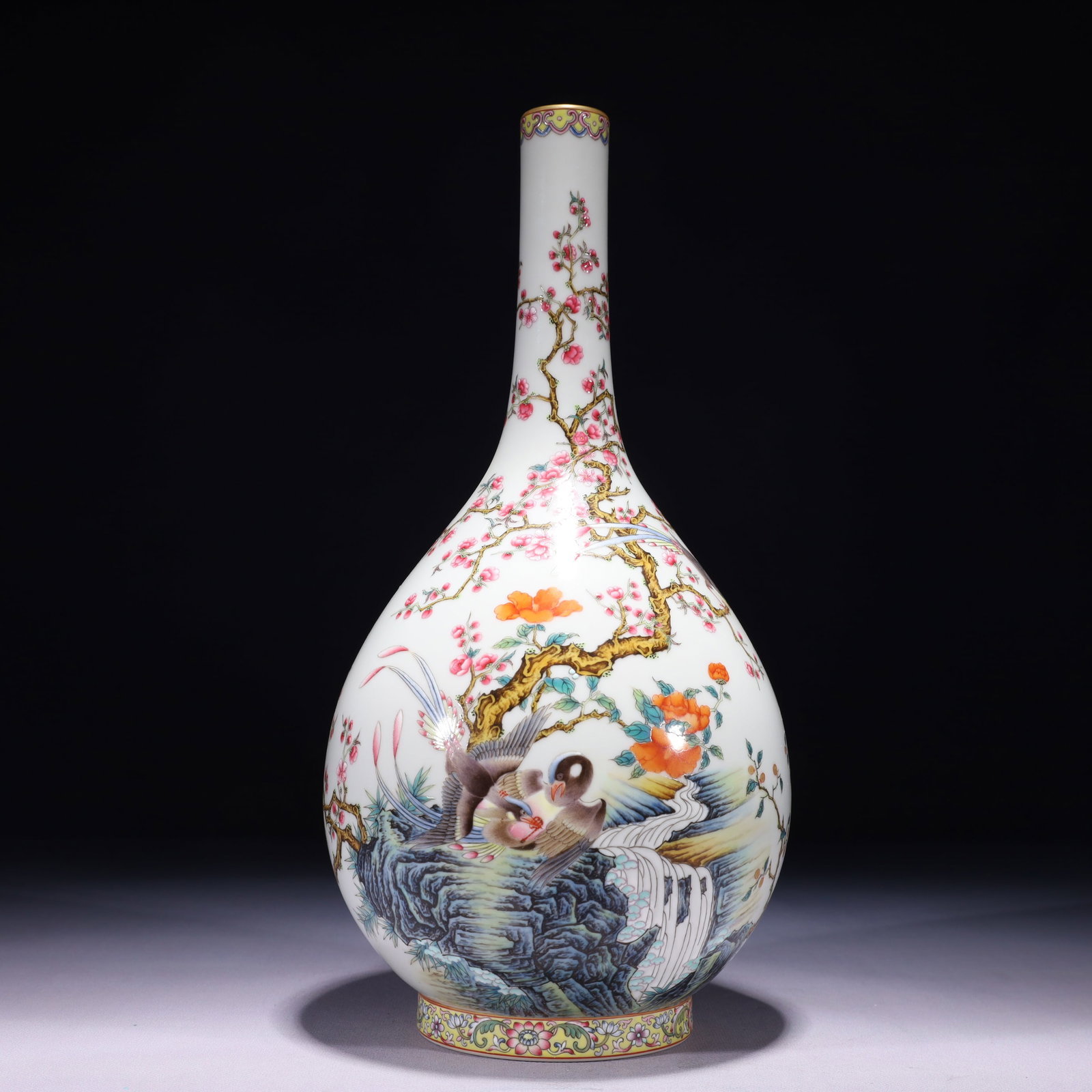 An Exquisite Famille-Rose Painted Gold Flower and Bird Pattern Vase,with poem: An Exquisite Famille-Rose Painted Gold Flower and Bird Pattern Vase,with poem,Qing Dynasty,China,Yongzheng Six-character Mark,Size:5.9inx9.4in,Weight:1550g 粉彩描金花(
