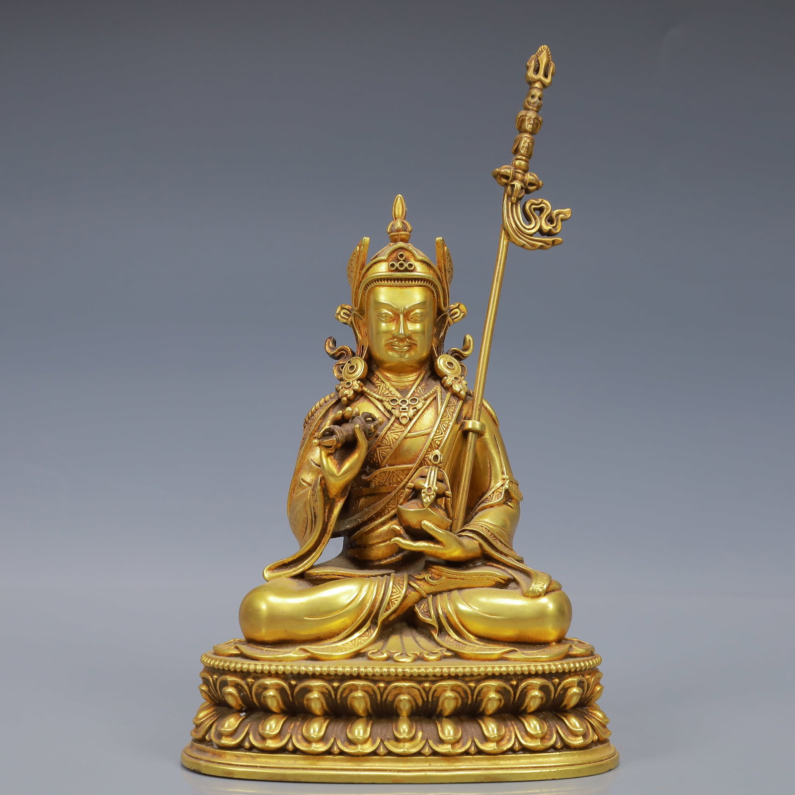 An Exquisite Gilt Bronze Statue of Padma Sambhava: An Exquisite Gilt Bronze Statue of Padma Sambhava,Ming Dynasty, China,Yongle Six-character Mark,Size:4.7inx3.5inx7.5in,Weight:1450g 铜鎏金莲花生大士