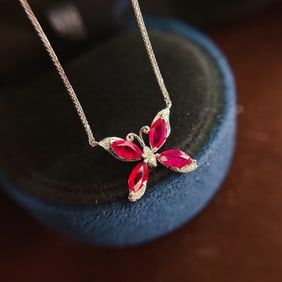 A Exquisite 18k Gold Inlaid 1.35ct Natural Ruby Pendant,Inlaid Diamond
