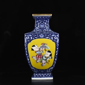 A Huge Blue and White Famille-Rose Character and Story Pattern Vase