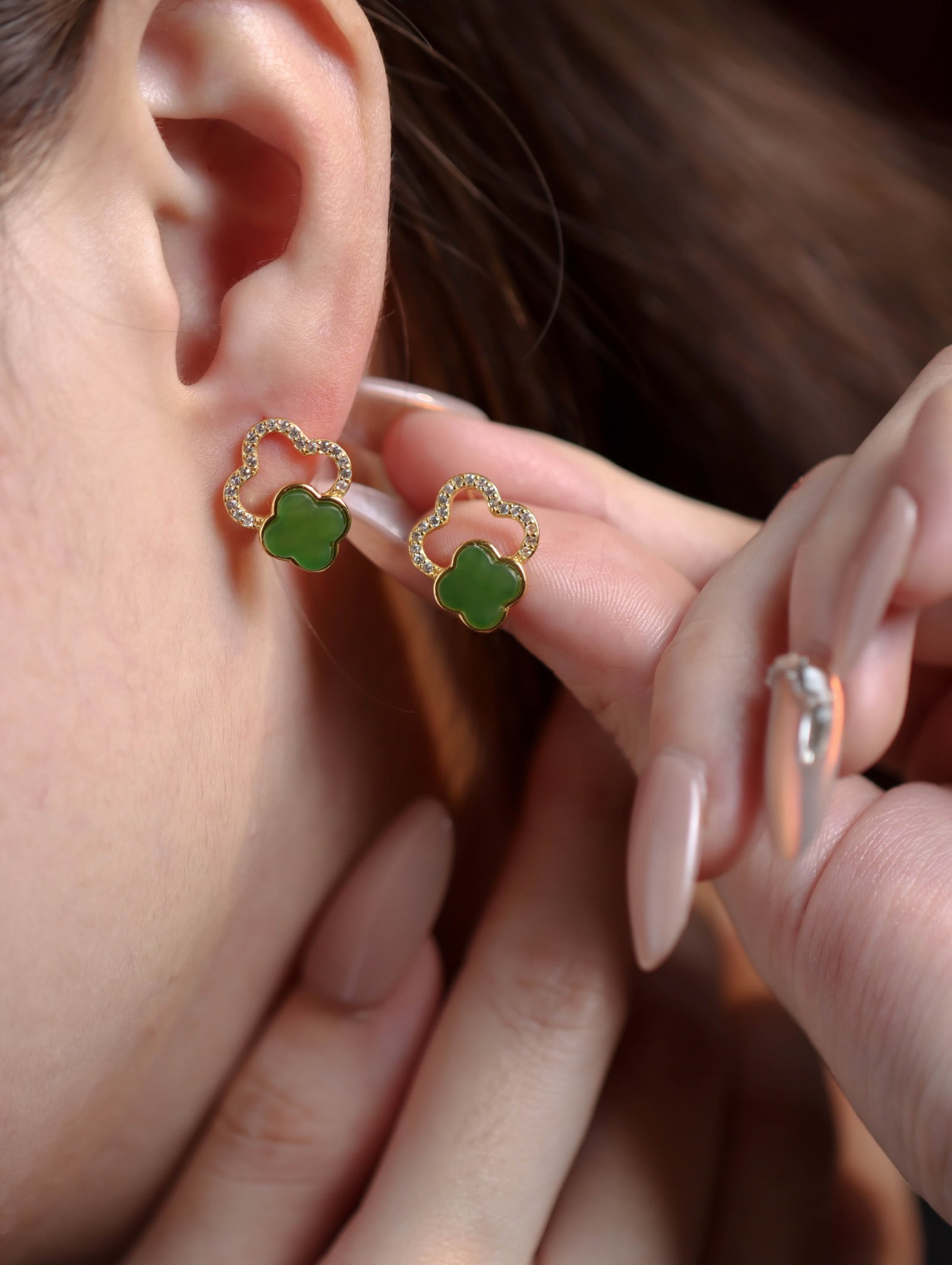A Pair of Exquisite Sterling Silver-Gold Plated Inlaid Jasper Earrings, Inlaid Diamond: A Pair of Exquisite Sterling Silver-Gold Plated Inlaid Jasper Earrings, Inlaid Diamond 一对纯银镀金镶碧玉耳环,嵌钻石
