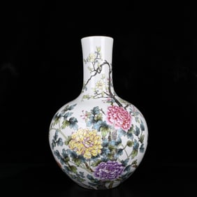 A Rare Famille-Rose Peony Pattern Vase,with poem