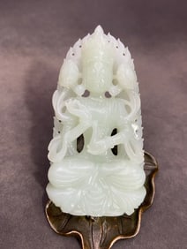 An Exquisite White Jade Statue of Avalokitesvara Ornament