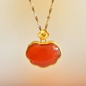 An Exquisite Sterling Silver-Gold Plated Inlaid Red Agate Necklace