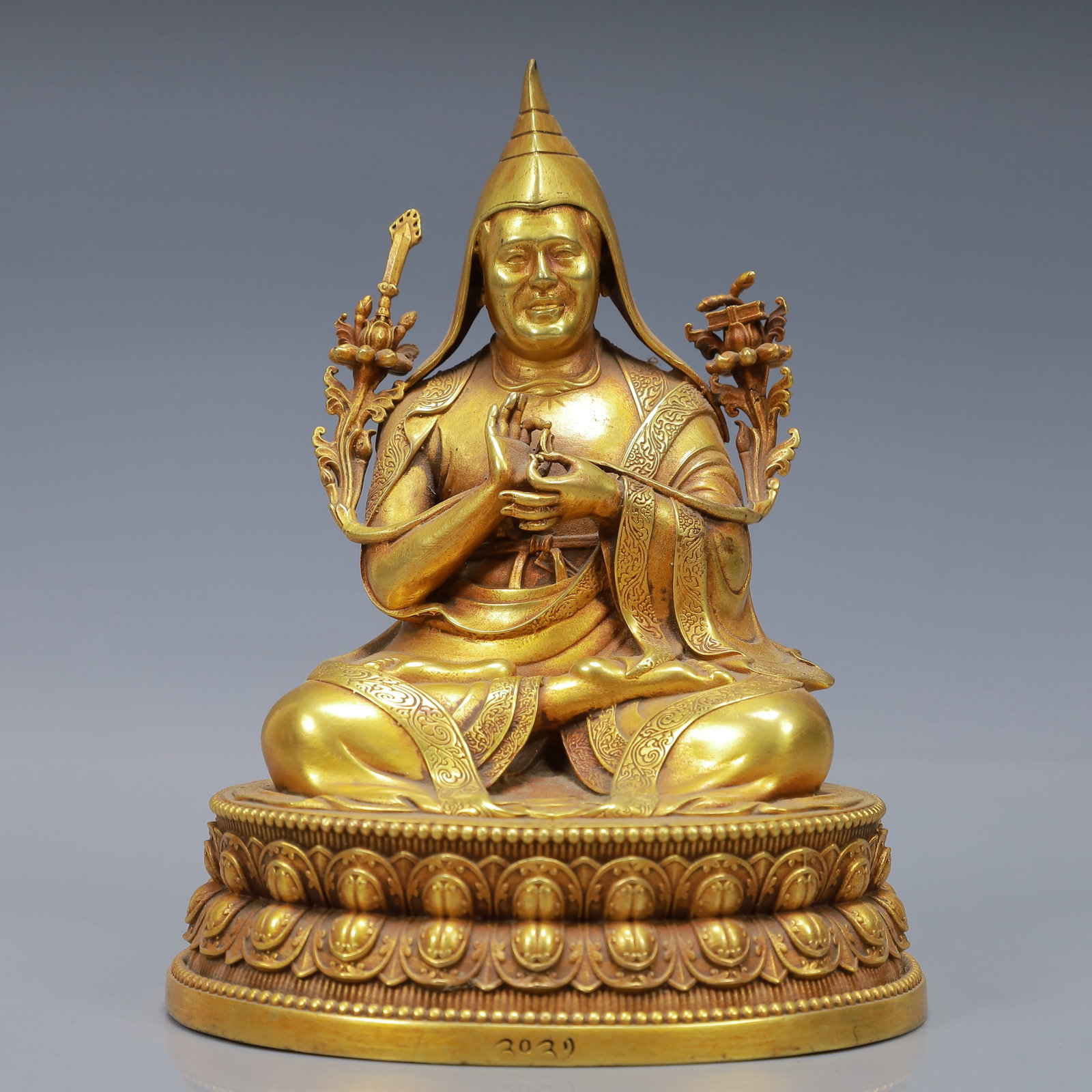 An Exquisite Gilt Bronze Statue of Tsongkhapa: An Exquisite Gilt Bronze Statue of Tsongkhapa,Qing Dynasty, China,Size:4.7inx3.9inx5.9in,Weight:1000g 铜鎏金宗喀巴像,中国清代