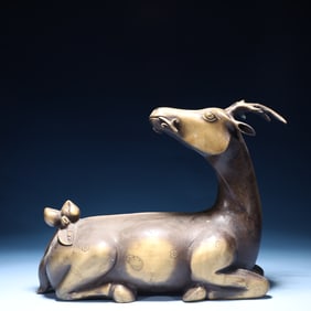 An Exquisite Bronze Deer Ornament