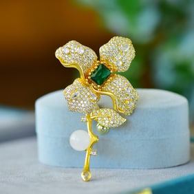 An Exquisite Bronze-Gold Plated Inlaid White Jade Flower Brooch,Inlaid Diamond