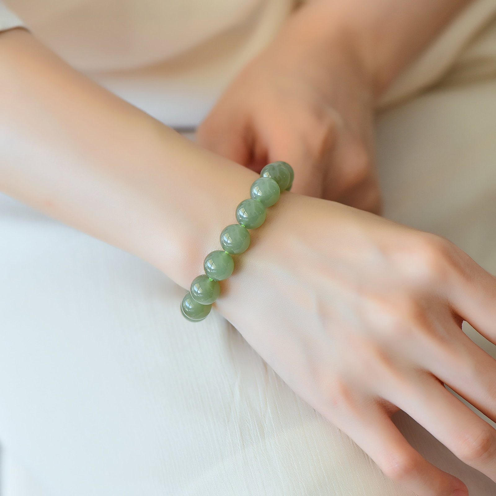 An Exquisite Greenish Jade Bracelets: An Exquisite Greenish Jade Bracelets,Size:10mm 青白玉手串