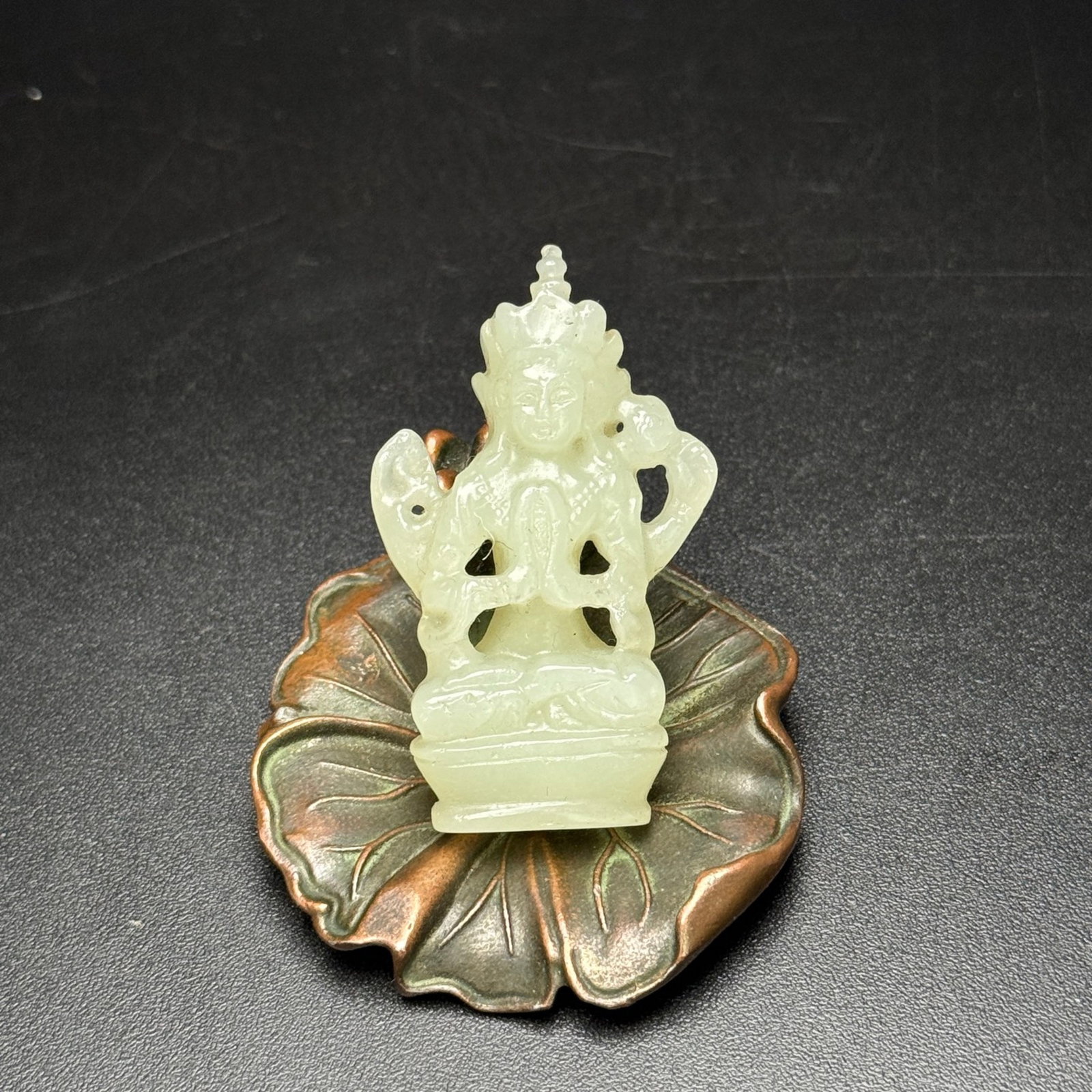 An Exquisite White Jade Statue of Avalokitesvara Pendant: An Exquisite White Jade Statue of Avalokitesvara Pendant,Qing Dynasty,China,Size:50mmx30mmx10mm,Weight:16g 白玉观音像挂件,中国清代