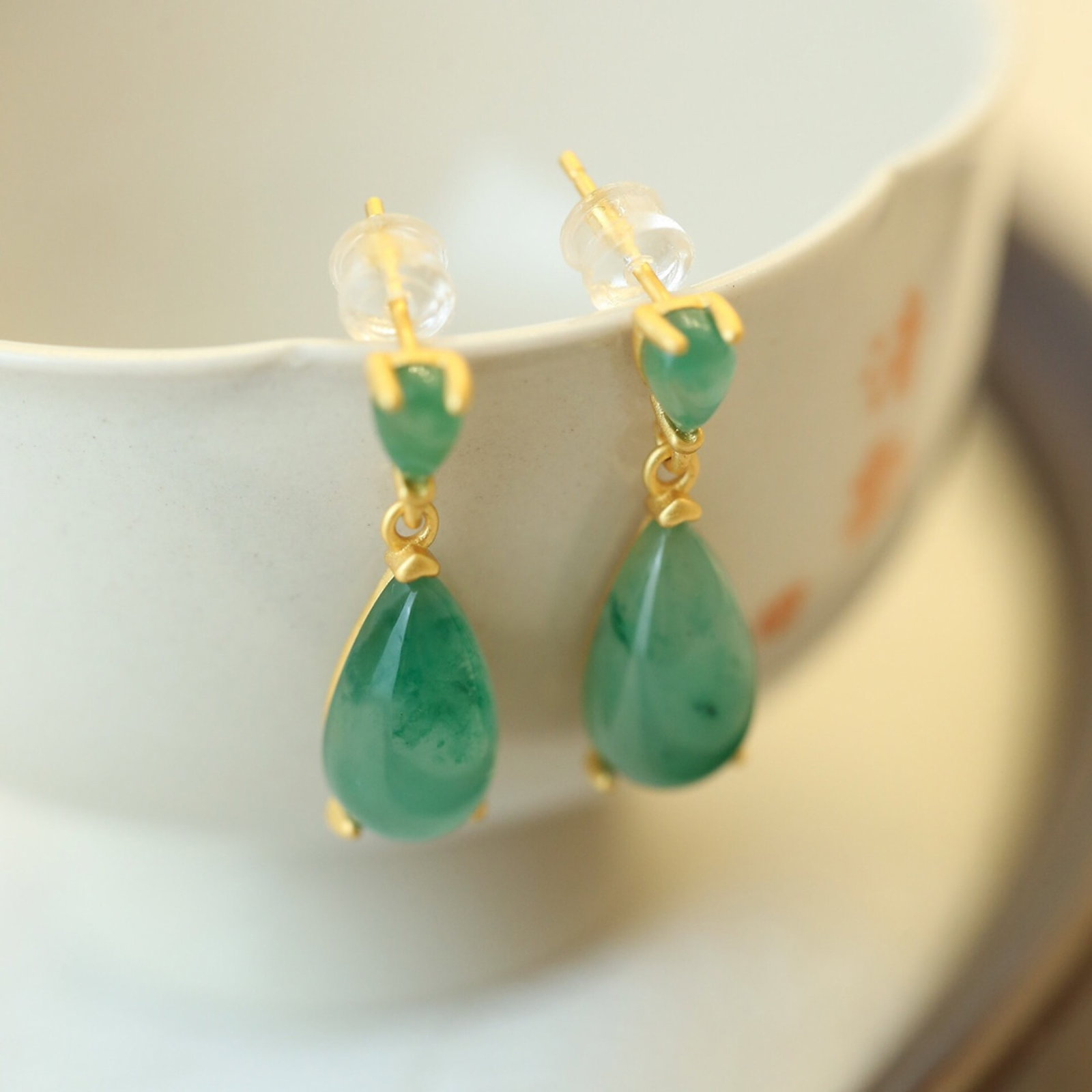 A Pair of Exquisite Sterling Silver-Gold Plated Inlaid Jadeite Earrings: A Pair of Exquisite Sterling Silver-Gold Plated Inlaid Jadeite Earrings 一对纯银镀金镶翡翠耳环