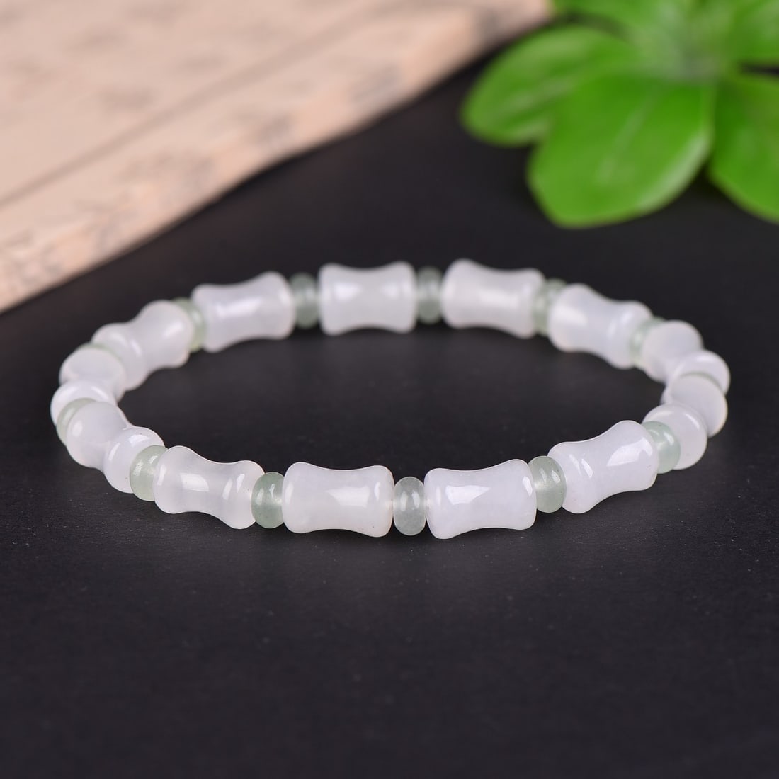 An Exquisite Jadeite Bracelets - 4