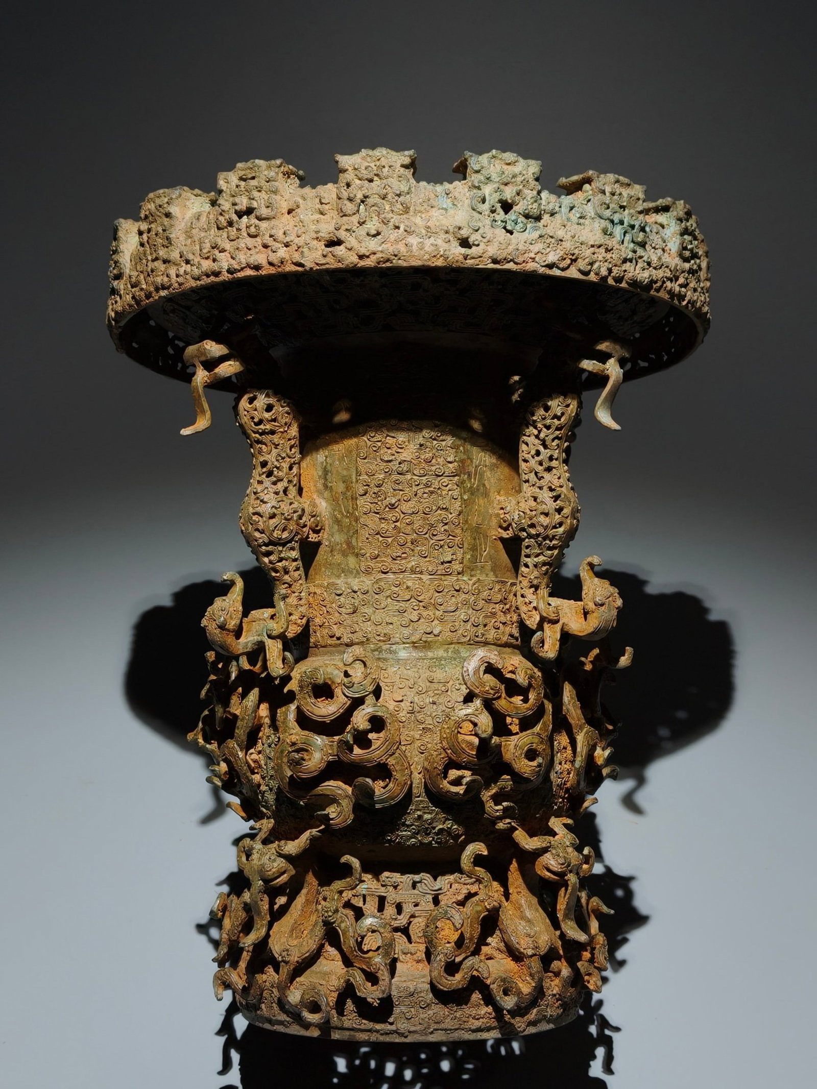 An Archaic Bronze Coiled-Dragon Pattern Libation Cup - 6