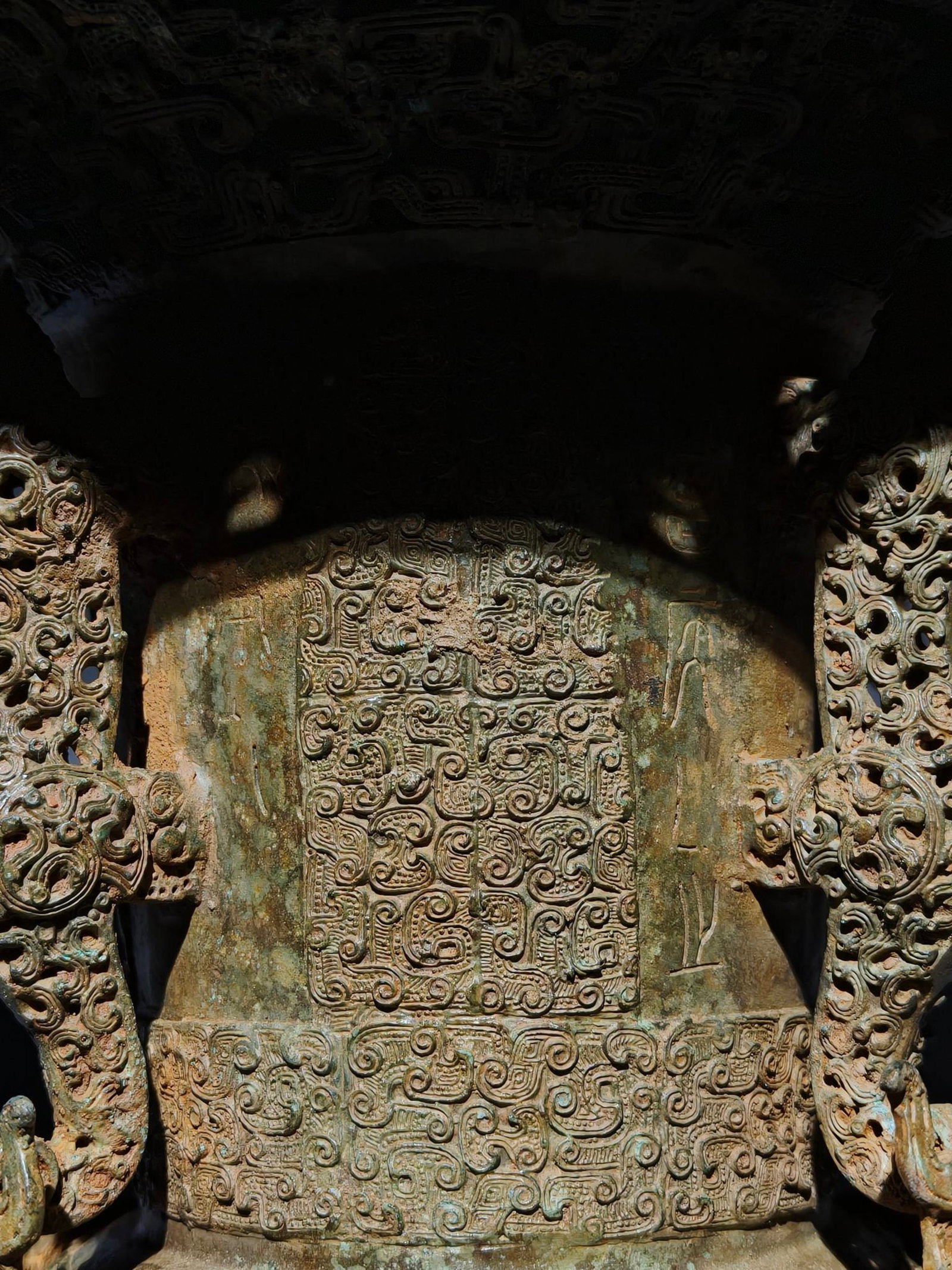 An Archaic Bronze Coiled-Dragon Pattern Libation Cup - 7