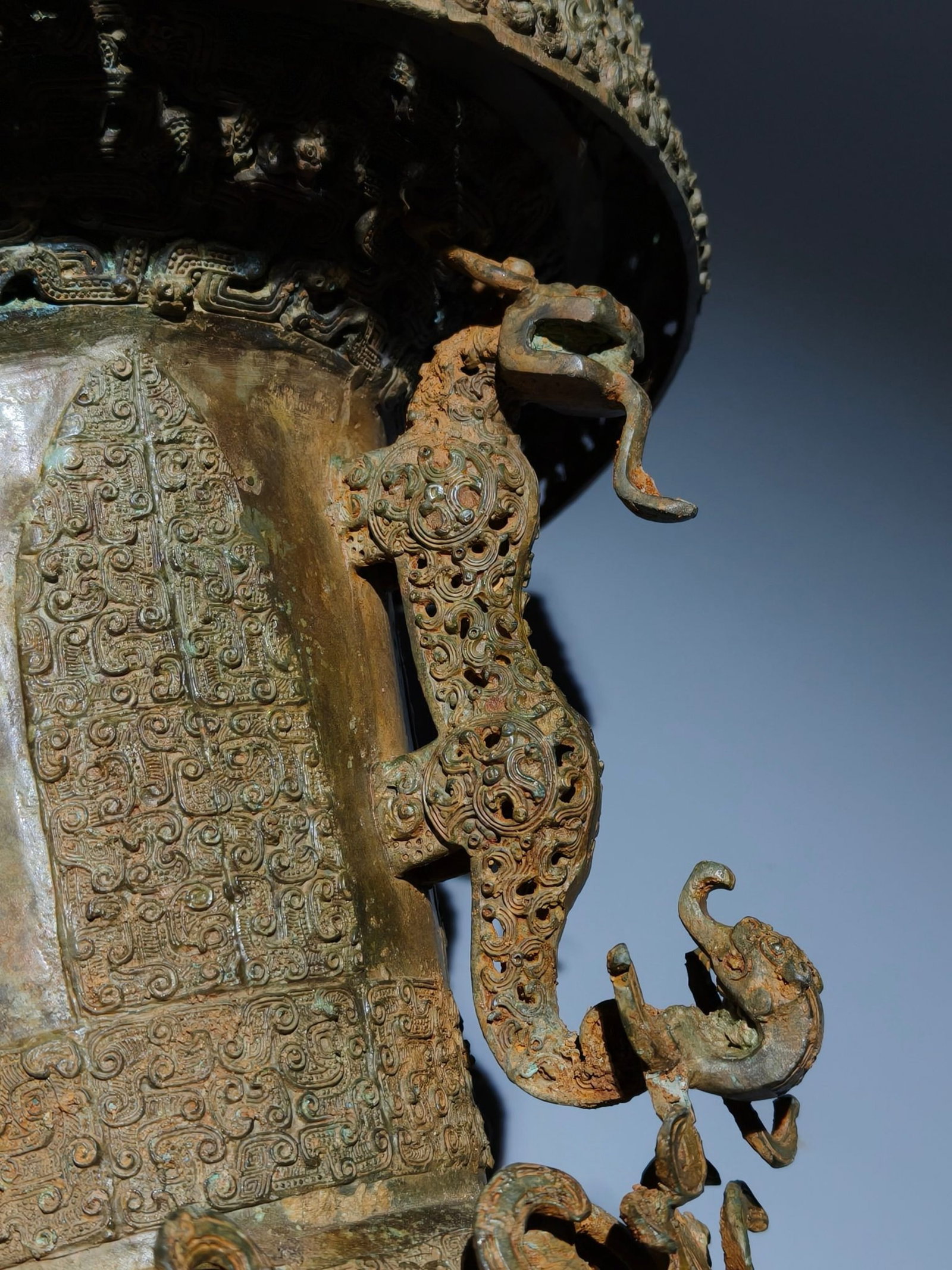 An Archaic Bronze Coiled-Dragon Pattern Libation Cup - 8