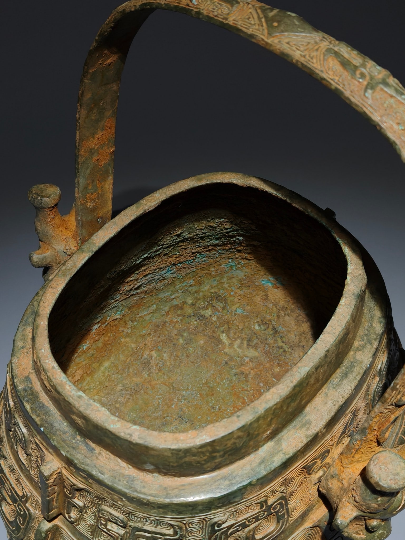 An Archaic Bronze Beast-Face Pattern Loop-Handled Pot - 7