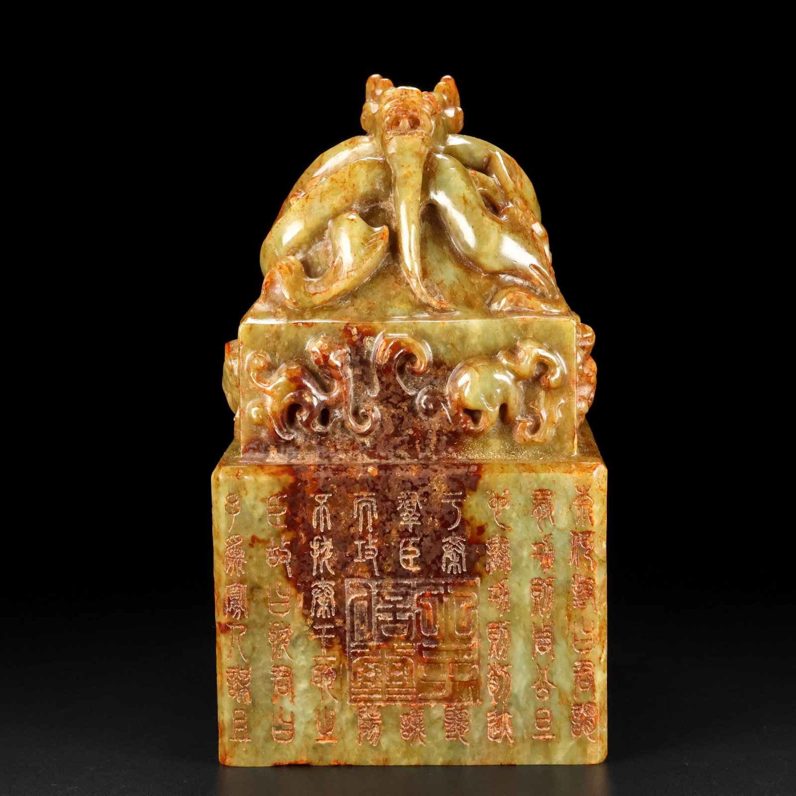 An Exquisite Archaic Jade Dragon Seal,with poem: An Exquisite Archaic Jade Dragon Seal,with poem,Ancient Time,China,Size:7.1inx3.9in,Weight:3264g 高古玉龙印章,带诗文,中国远Ö