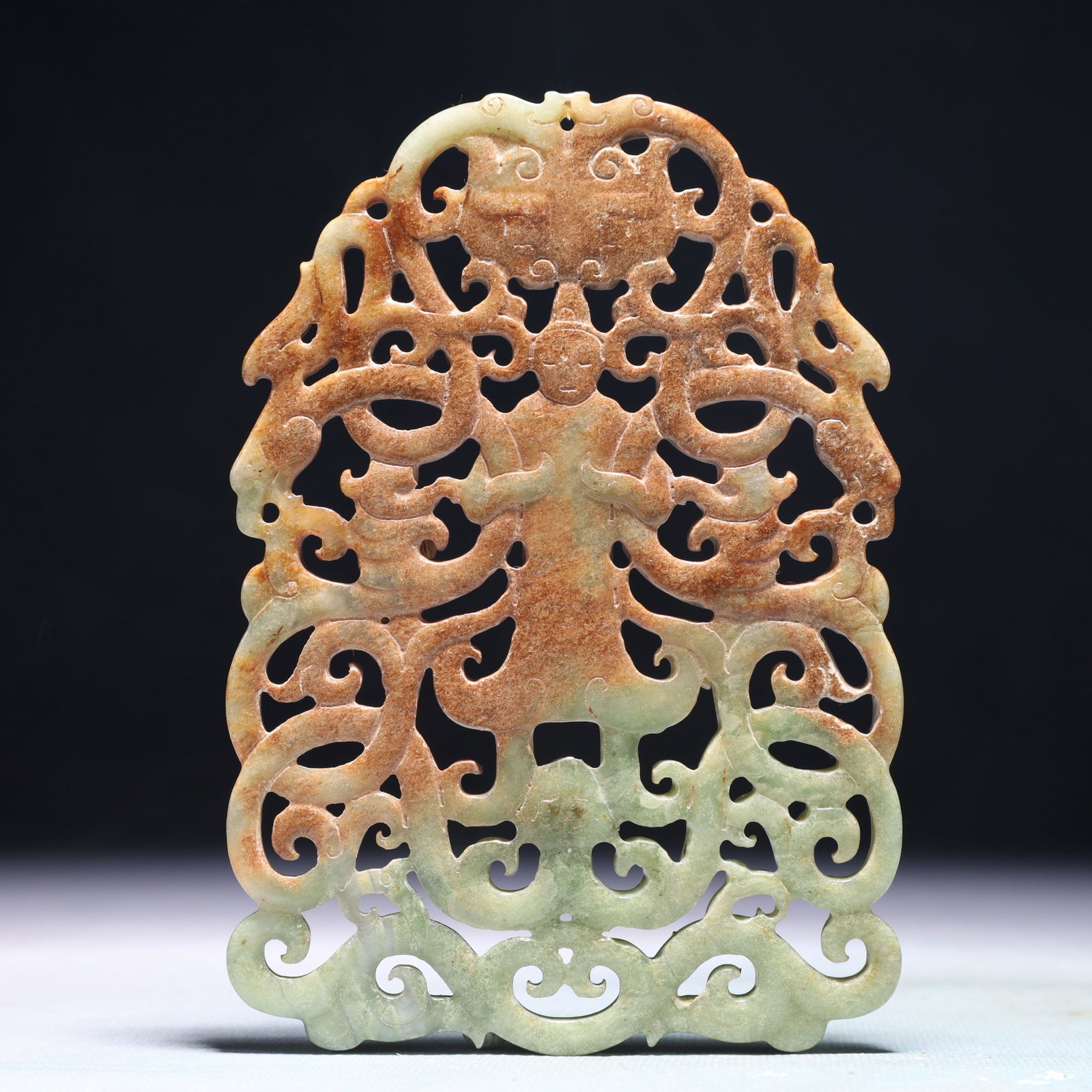 An Exquisite Green Jade Figure Pattern Pendant: An Exquisite Green Jade Figure Pattern Pendant,Qing Dynasty,China,Size:3.9inx5.7in,Weight:184.4g 青玉人物纹挂件,中国清代