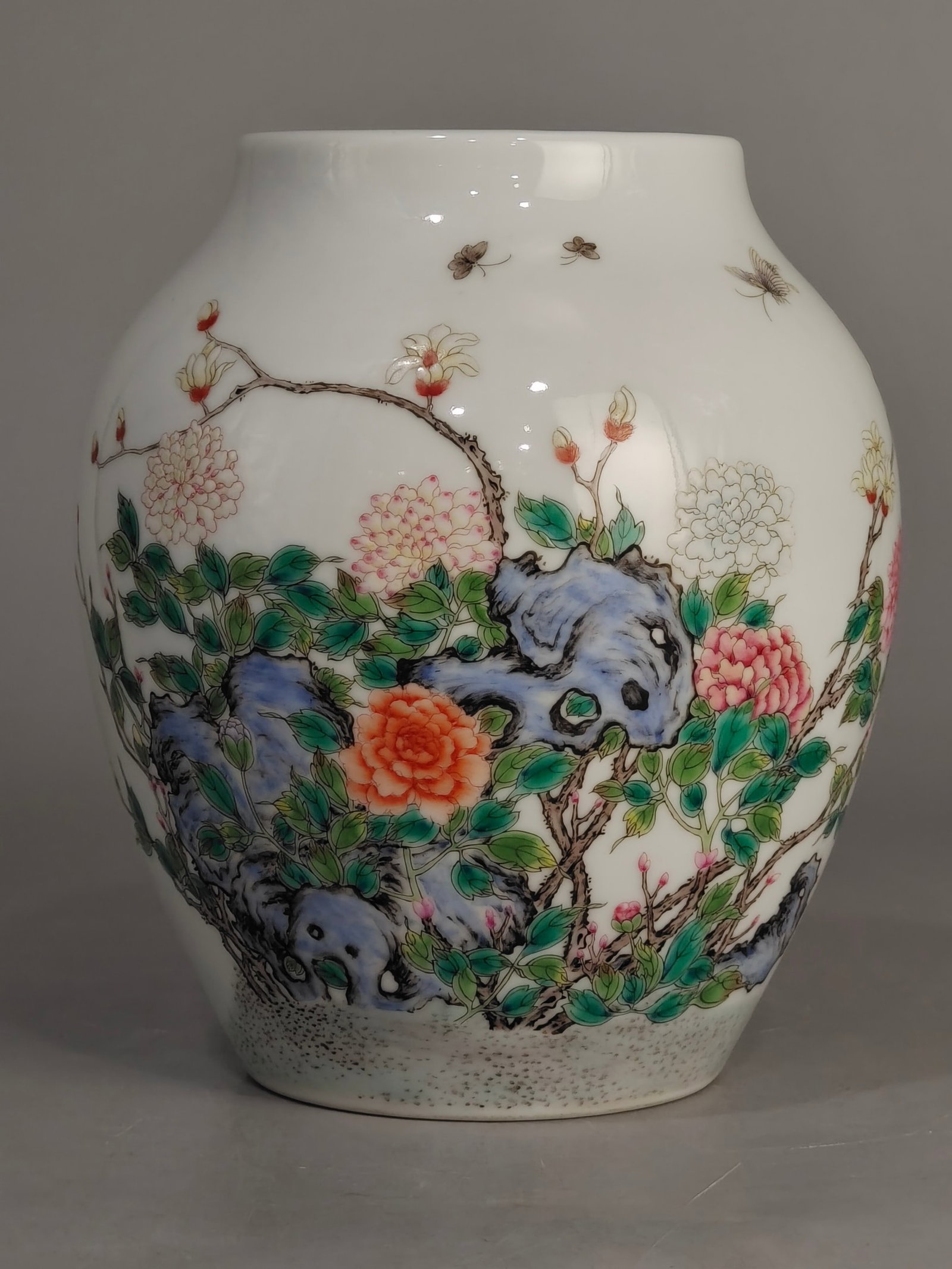 An Exquisite Famille-Rose Flower and Butterfly Pattern Jar (1 of 9)