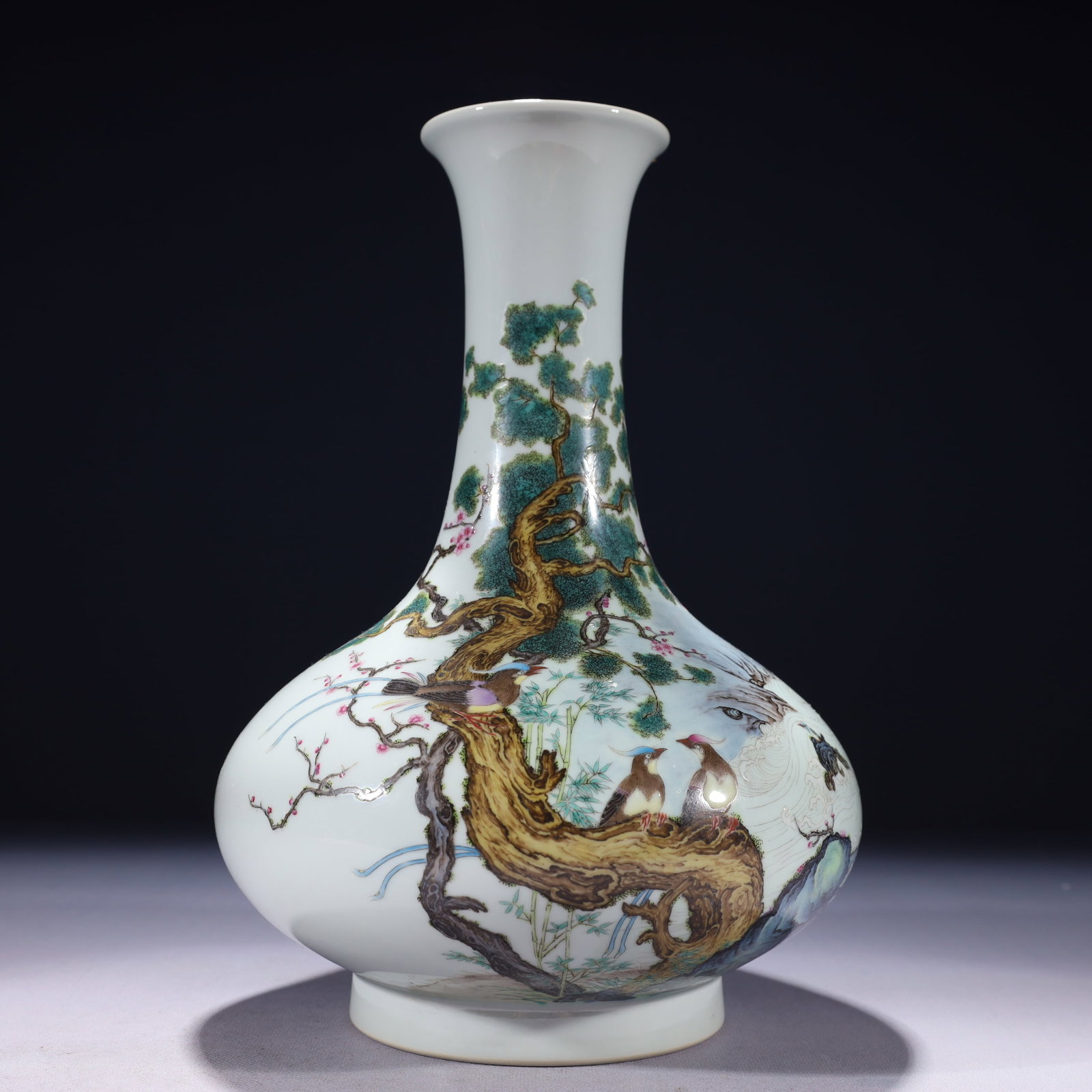 An Exquisite Enamel Flower and Bird Pattern Vase,with poem (1 of 10)
