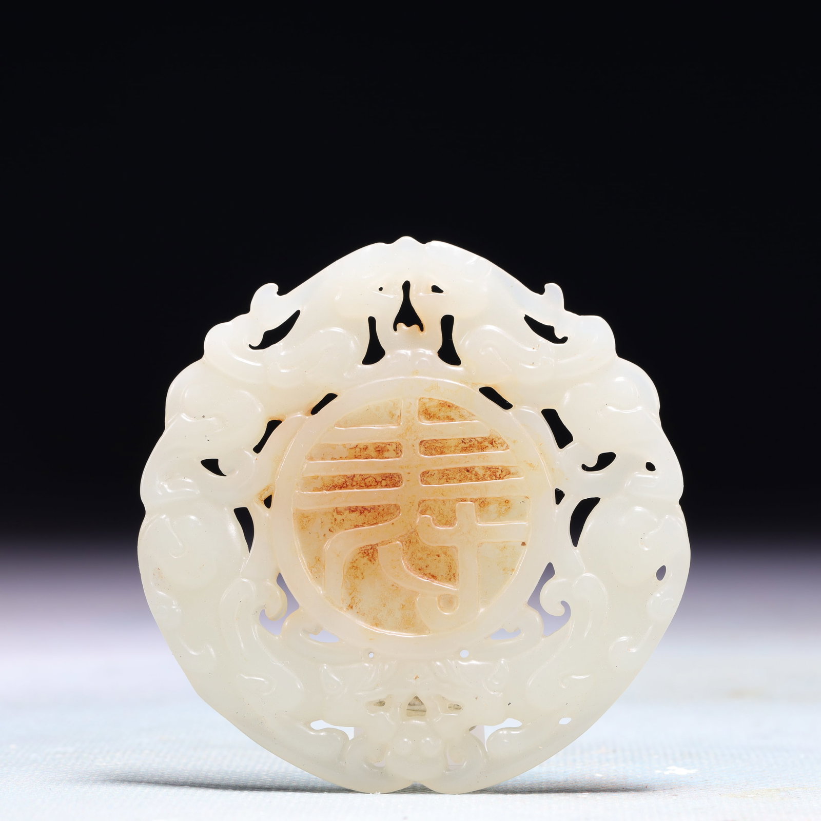 An Exquisite White Jade Dragon Pattern Pendant: An Exquisite White Jade Dragon Pattern Pendant,Qing Dynasty,China,Size:2.8inx0.1in,Weight:36g 白玉龙纹挂件,中国清代