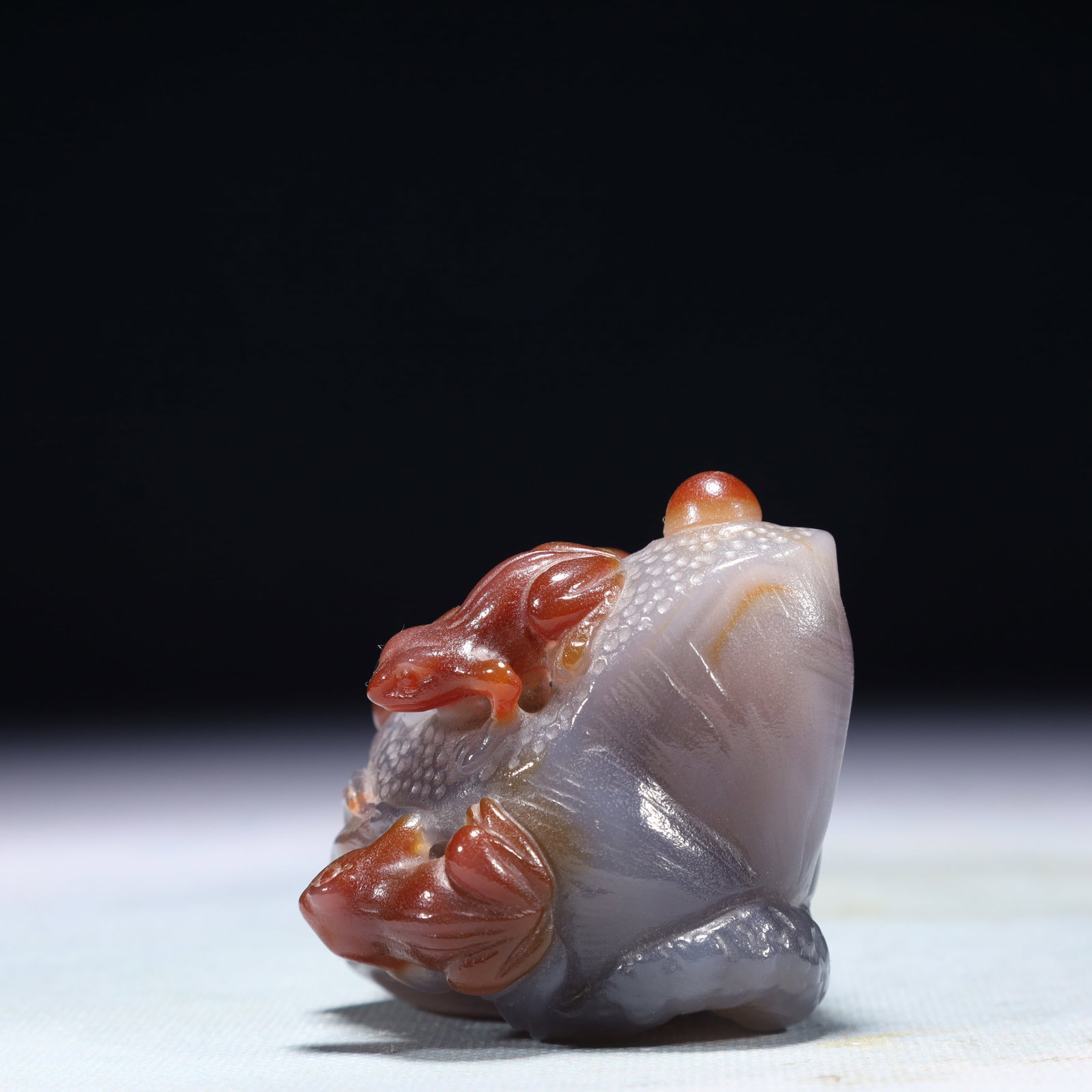 An Exquisite Agate Frog Pattern Ornament - 2