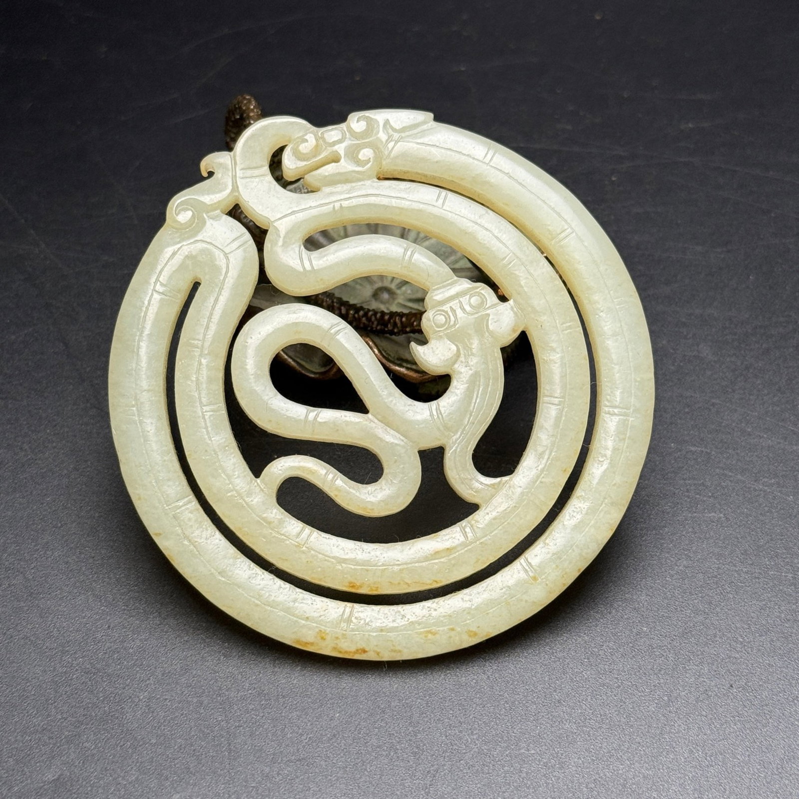 An Exquisite White Jade Dragon Pattern Pendant: An Exquisite White Jade Dragon Pattern Pendant,Qing Dynasty,China,Size:2.9inx0.2in,Weight:48g 白玉龙纹挂件,中国清代
