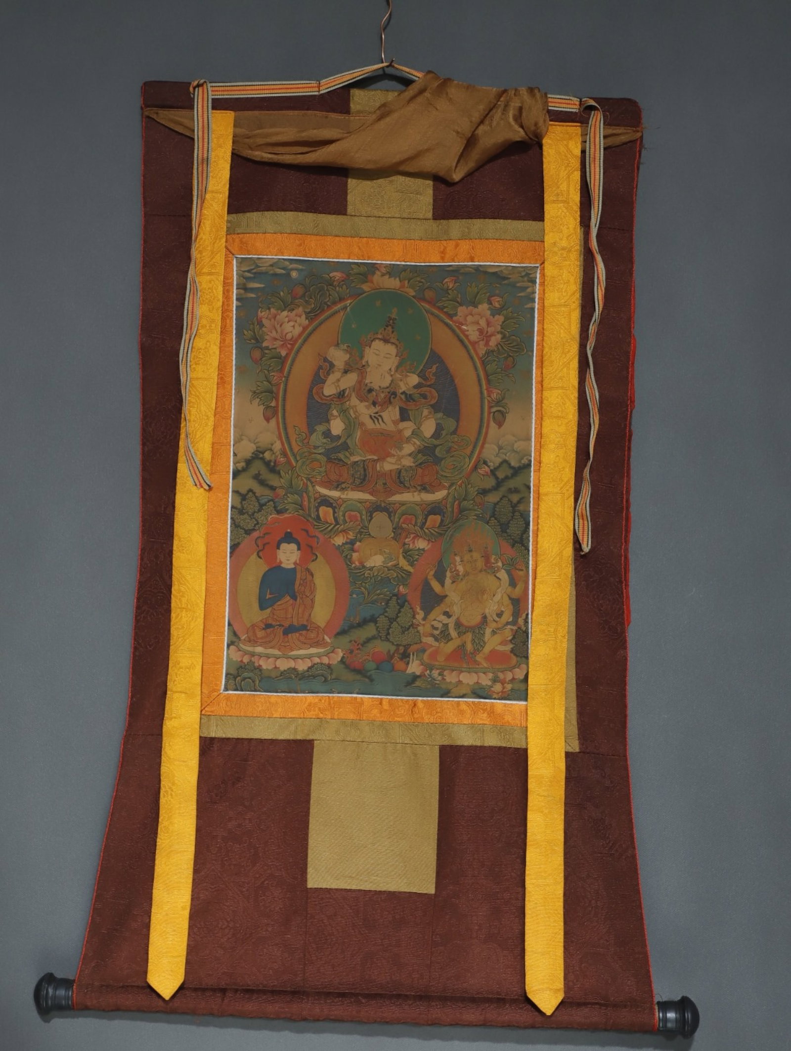 A Rare Brocade Painted Color Buddha Statue Tangka: A Rare Brocade Painted Color Buddha Statue Tangka,Qing Dynasty, China,Size:34.6inx18.1in,(Without frame)16.5inx11in 织锦彩绘佛像唐卡,中国
