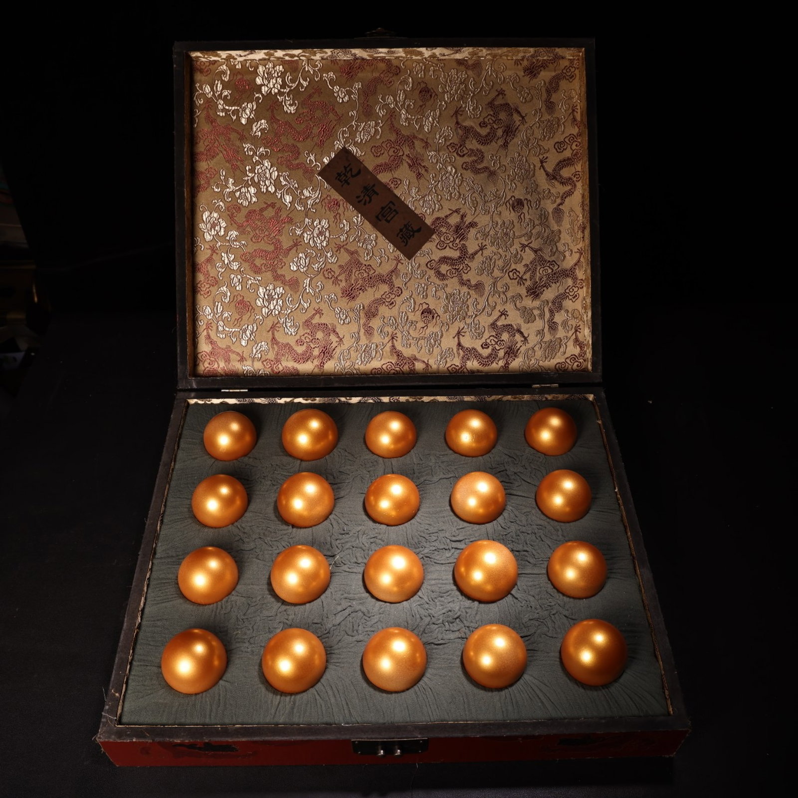 A Set of Fine Pearls: A Set of Fine Pearls,Qing Dynasty,China,Size:2in,Weight:140g 一套精美的珍珠,中国清代