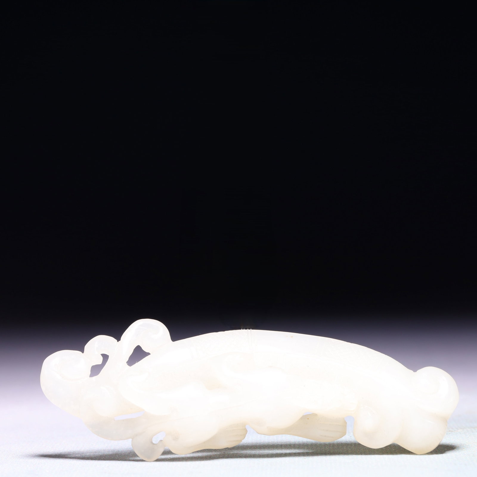 An Exquisite White Jade Chi-Dragon Pattern Ornament: An Exquisite White Jade Chi-Dragon Pattern Ornament,Qing Dynasty,China,Size:4.1inx1.2in,Weight:51.5g 白玉螭龙纹摆件,中国清代