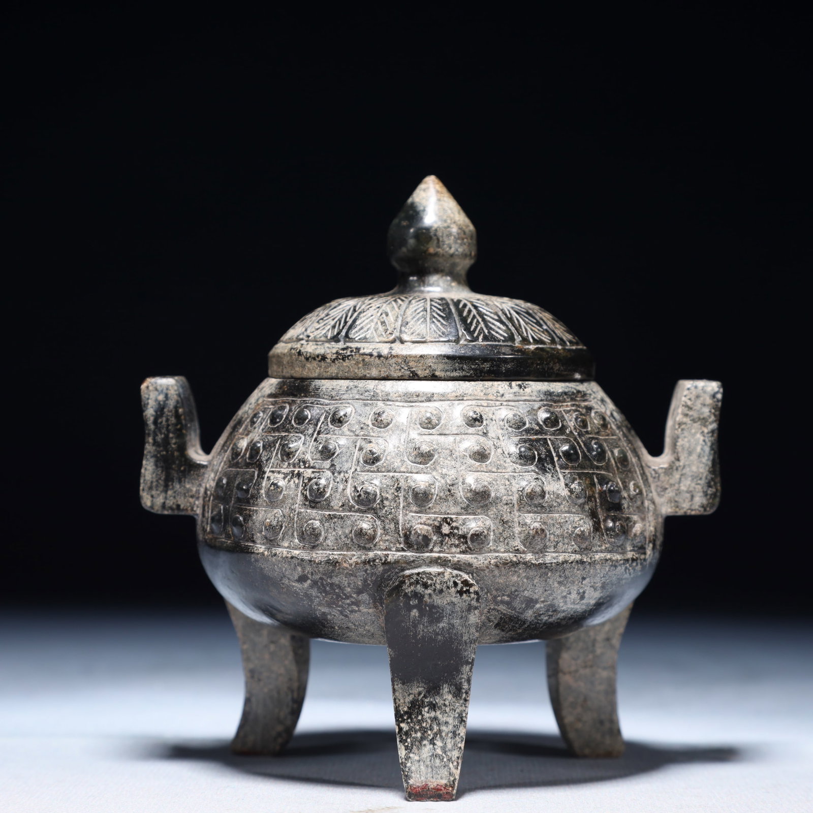 An Archaic Archaic Jade Double-Ears and Tripod Censer: An Archaic Archaic Jade Double-Ears and Tripod Censer,Ancient Time,China,Size:4.3inx3.1inx4.5in,Weight:550g 高古玉双耳三足香炉,中国