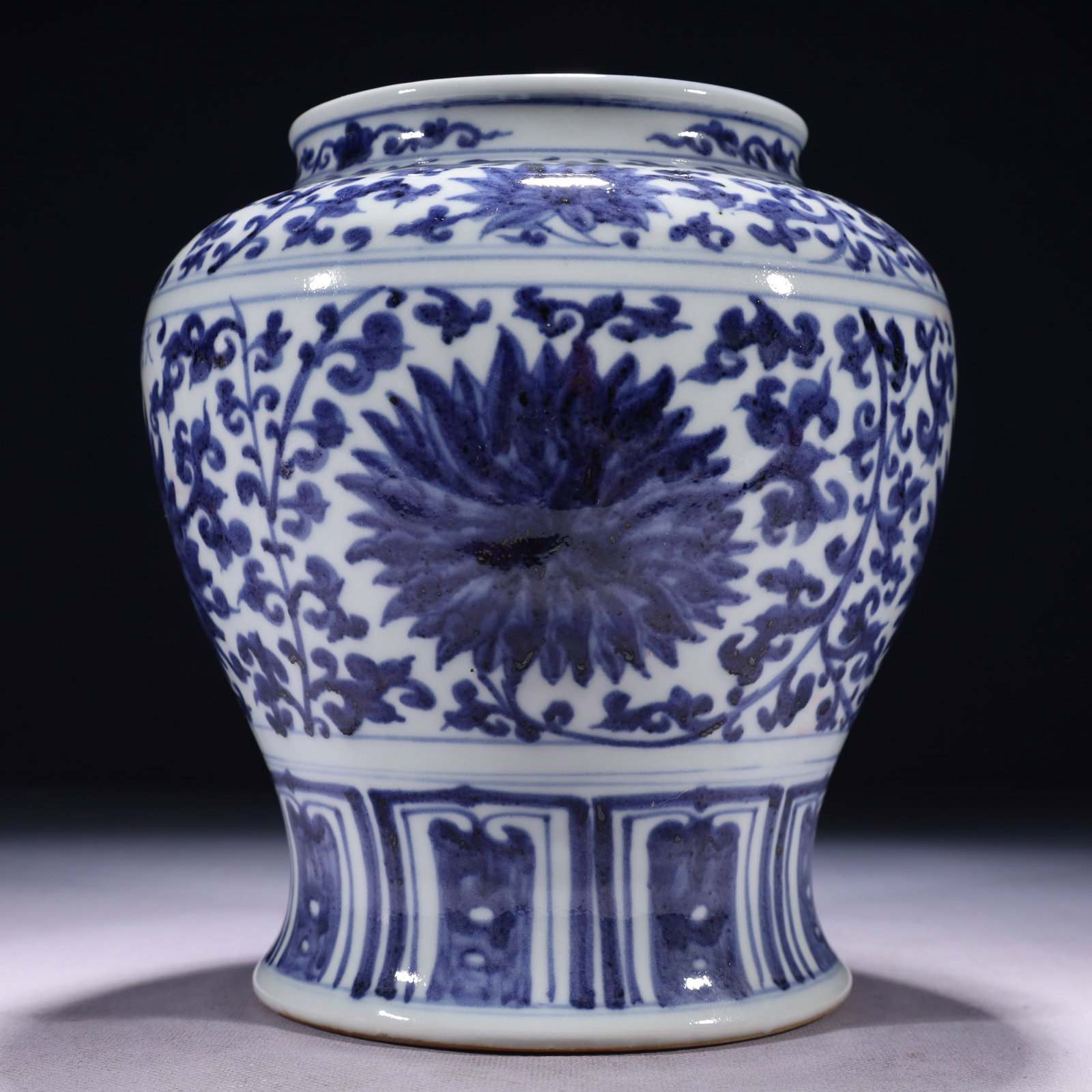 An Exquisite Blue and White Lotus Pattern Jar: An Exquisite Blue and White Lotus Pattern Jar,Ming Dynasty,China,Wanli Six-character Mark,Size:7.1inx8.7in,Weight:2250g