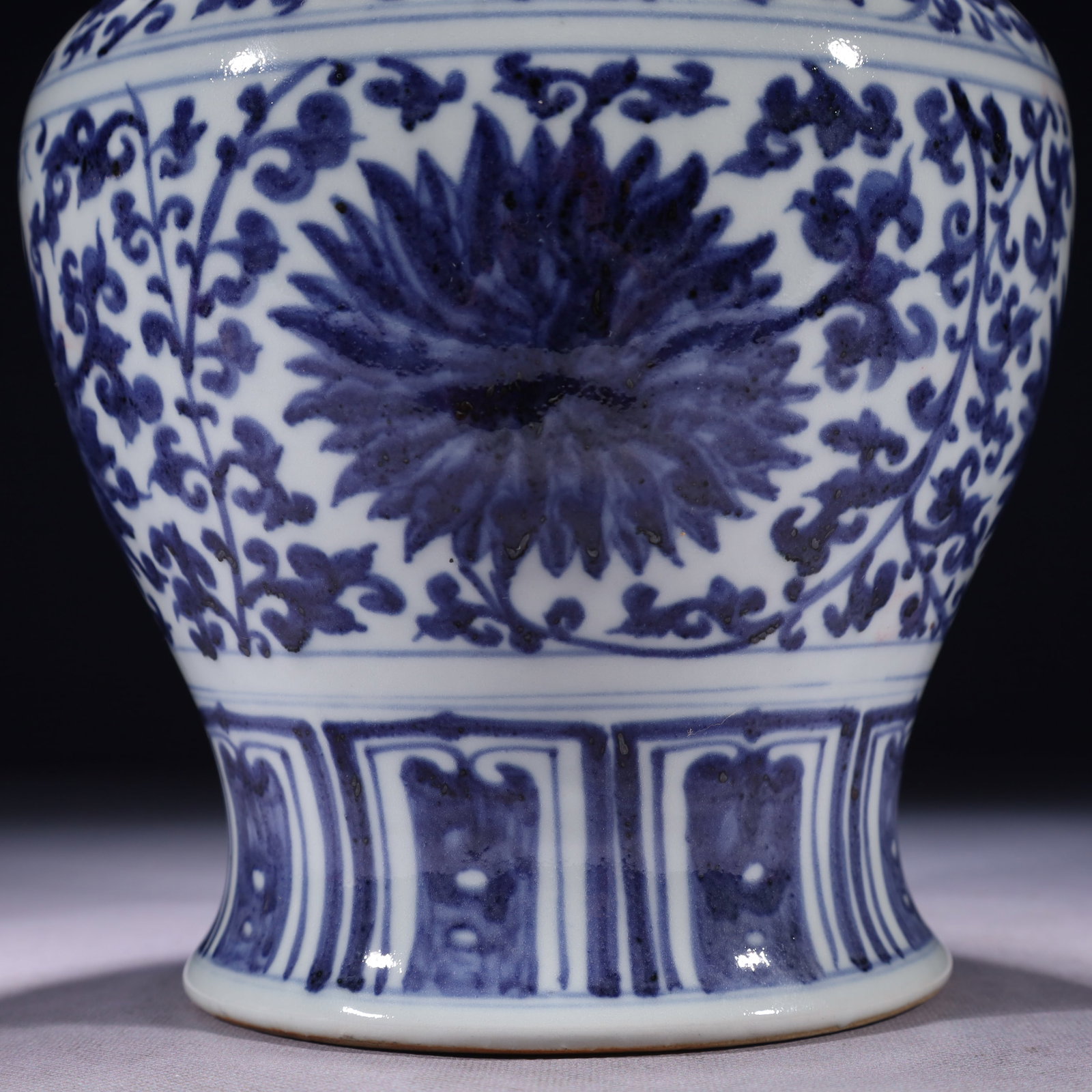 An Exquisite Blue and White Lotus Pattern Jar - 3
