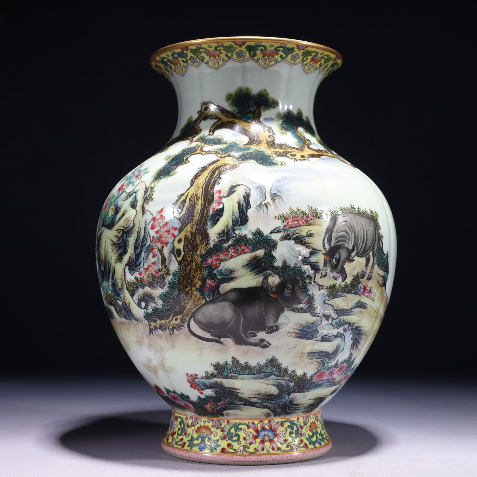 An Exquisite Enamel Painted Gold Buffalo Pattern Vase,with poem (1 of 9)