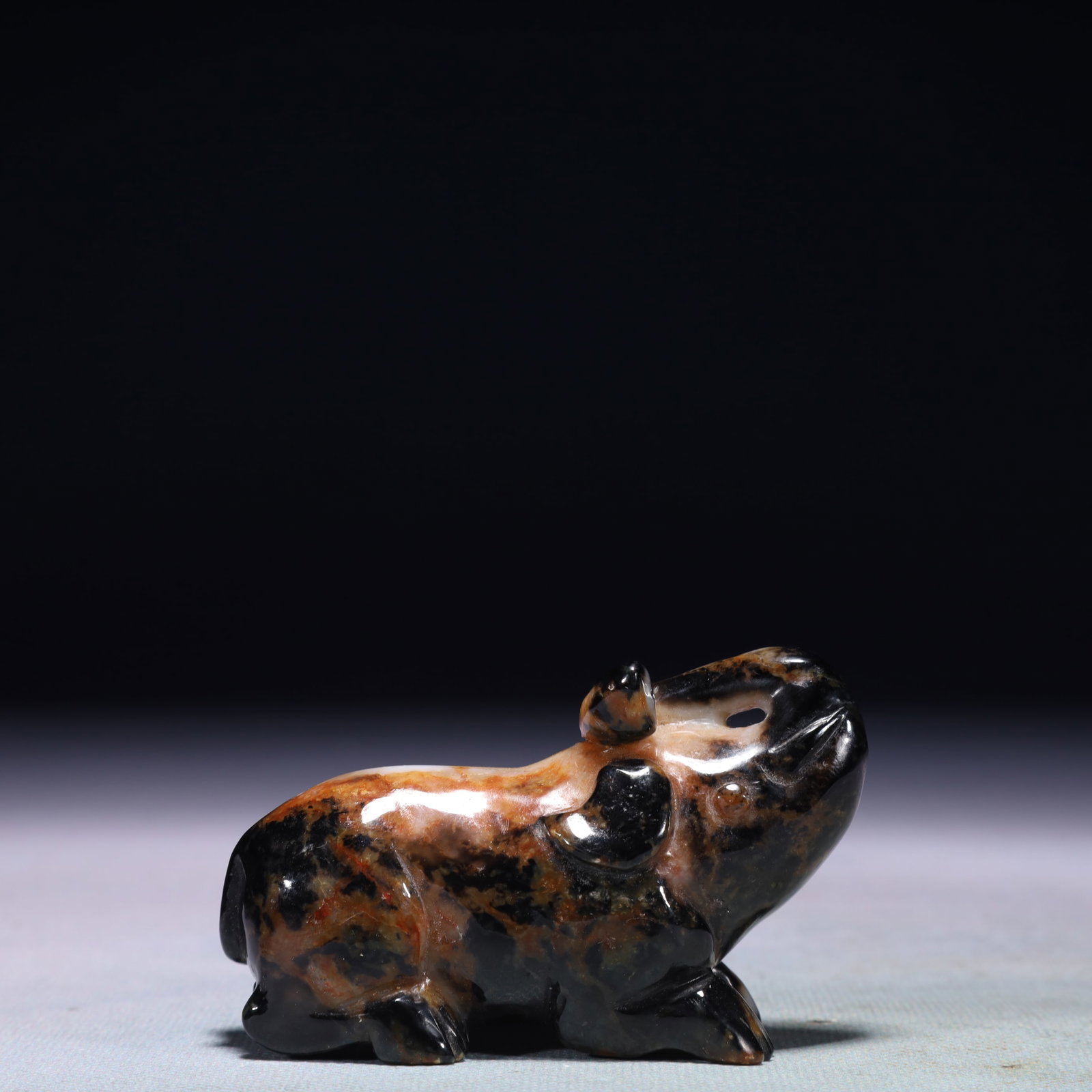 An Exquisite White Jade Elephant Ornament: An Exquisite White Jade Elephant Ornament,Qing Dynasty,China,Size:3.1inx1.2inx3.5in,Weight:177.9g 白玉象摆件,中国清代
