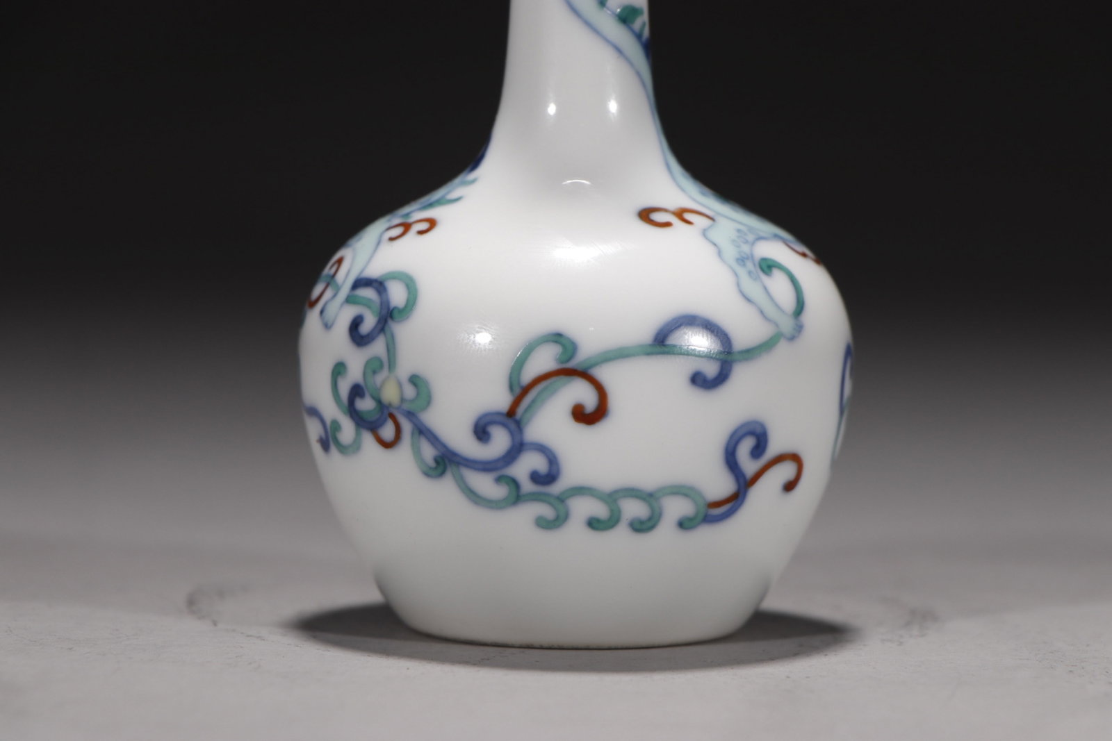 An Exquisite Doucai Dragon Pattern Vase - 4