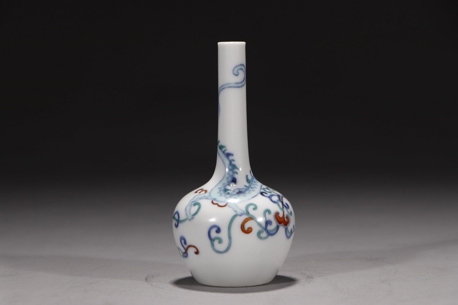 An Exquisite Doucai Dragon Pattern Vase - 5