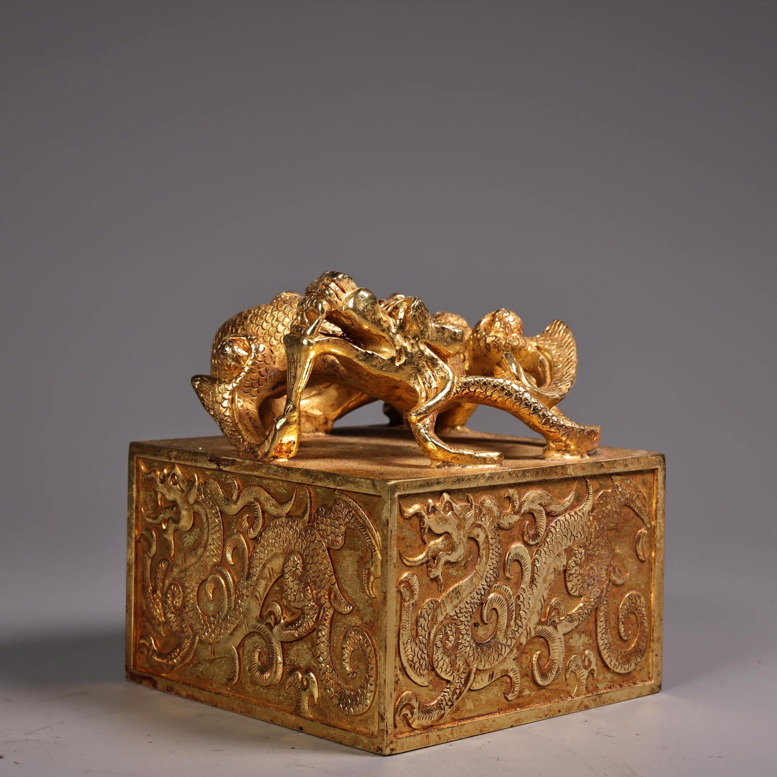 An Exquisite Gilt Dragon Pattern Seal - 2