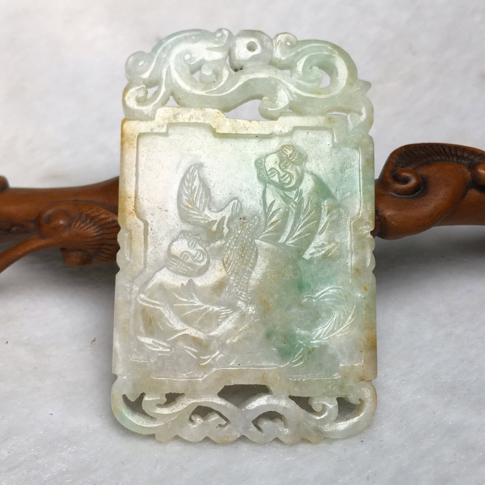 An Exquisite Jadeite Character and Story Pattern Pendant: An Exquisite Jadeite Character and Story Pattern Pendant,Qing Dynasty,China,Size:2.7inx1.7inx0.3in,Weight:47g 翡翠人物故事纹牌,中国清&