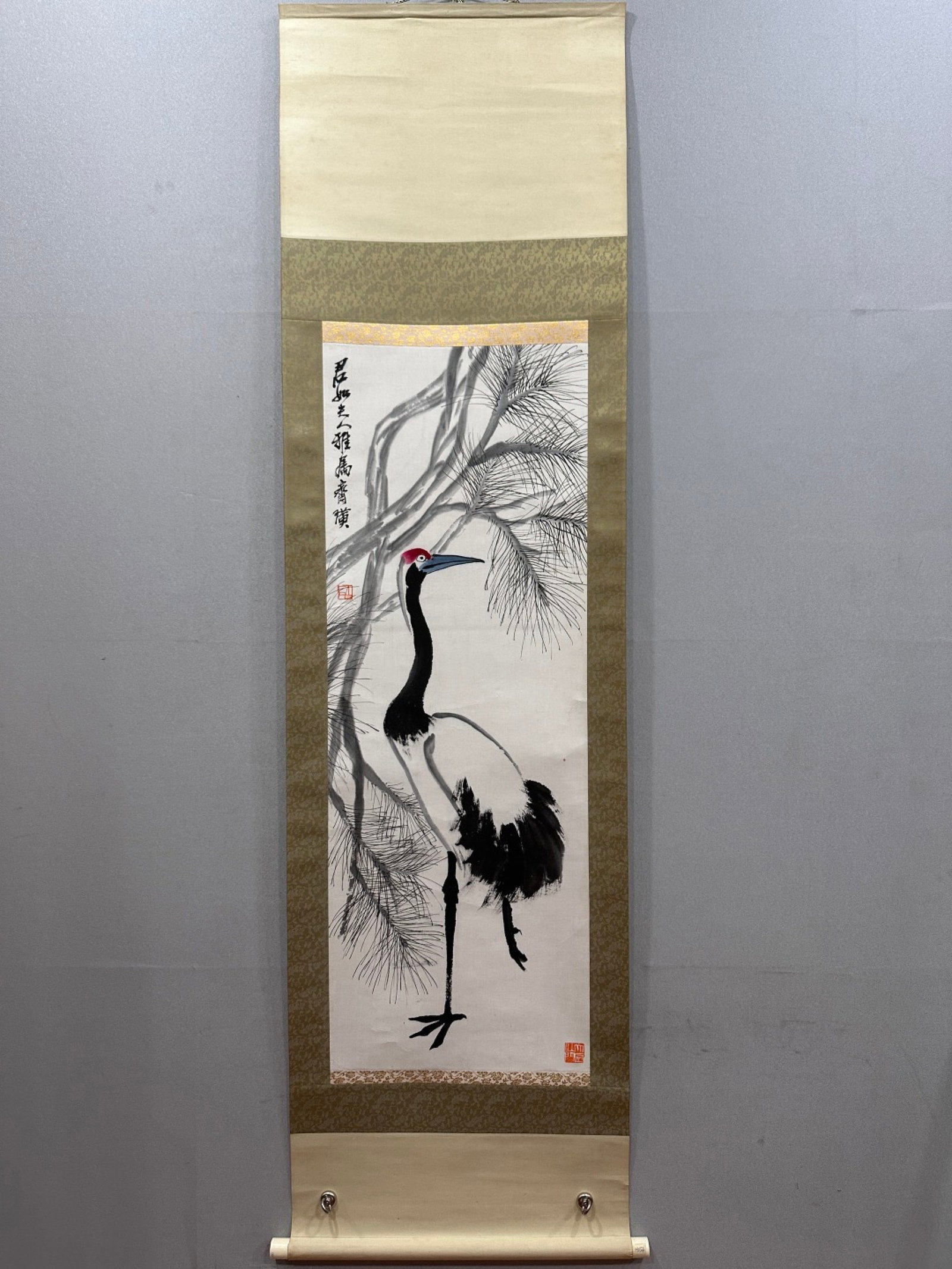 A Chinese Vertical Scroll Ink Painting of Crane on Paper: A Chinese Vertical Scroll Ink Painting of Crane on Paper,Qi Baishi,Size:15.7inx43.3in 一幅中国水墨鹤画立轴,齐白石