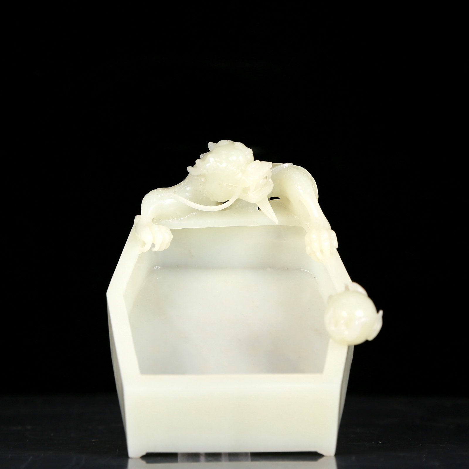 An exquisite white jade dragon-patterned brush washer with poetry (1 of 6)