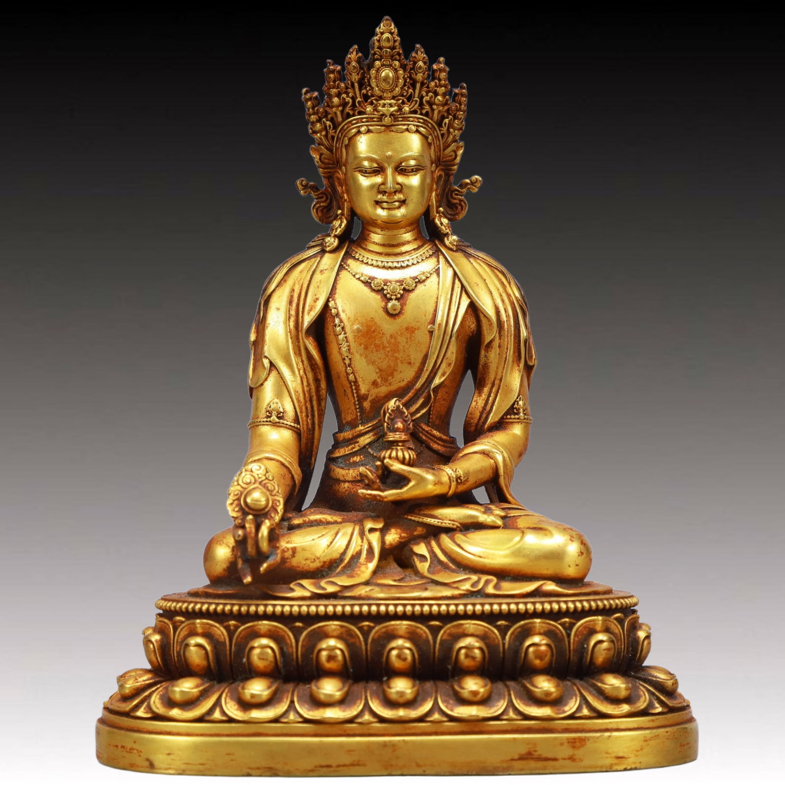 A Solemn Gilt Bronze Statue of Avalokitesvara: A Solemn Gilt Bronze Statue of Avalokitesvara,Ming Dynasty, China,Yongle Six-character Mark,Size:4.9inx3.3inx6.3in,Weight:2050g 铜鎏金观音像,中国明