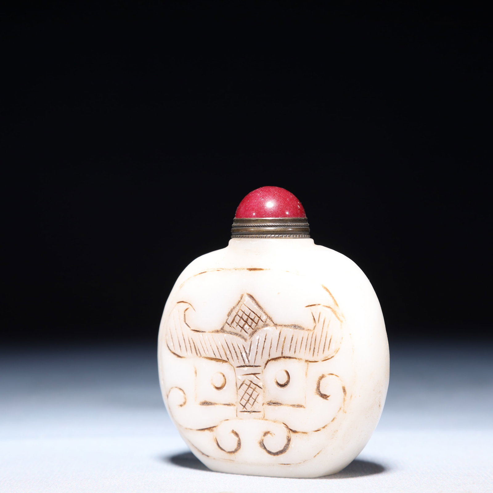 An Exquisite White Jade Beast-Face Pattern Snuff Bottle - 2
