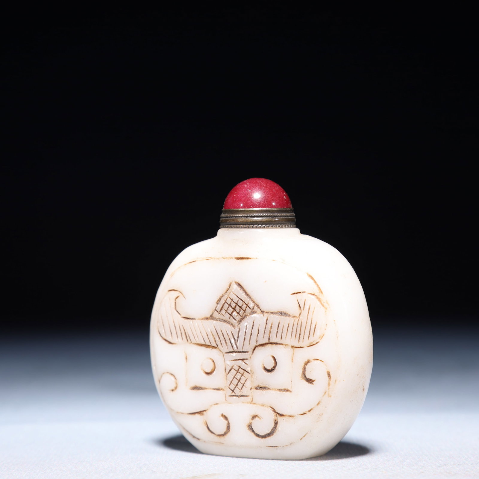 An Exquisite White Jade Beast-Face Pattern Snuff Bottle - 3