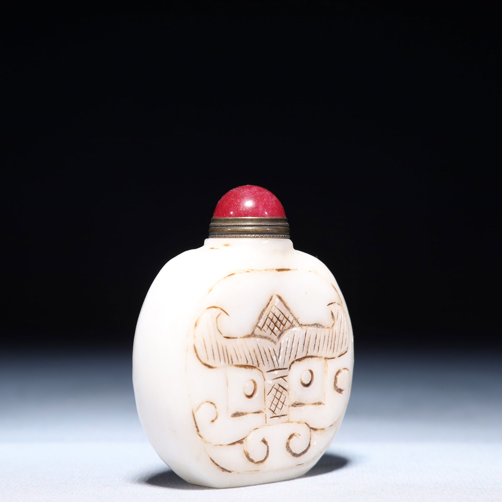 An Exquisite White Jade Beast-Face Pattern Snuff Bottle - 4
