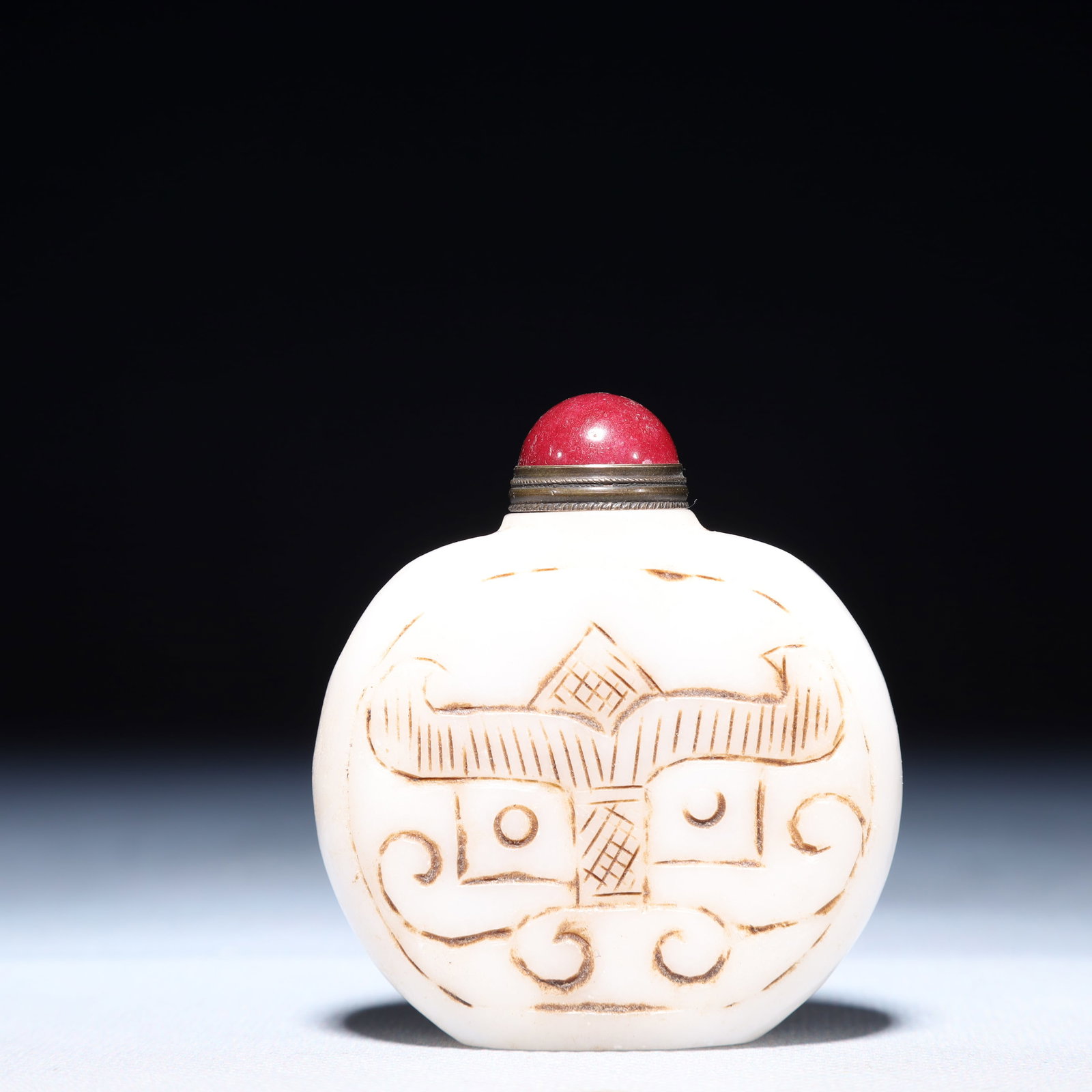 An Exquisite White Jade Beast-Face Pattern Snuff Bottle - 5