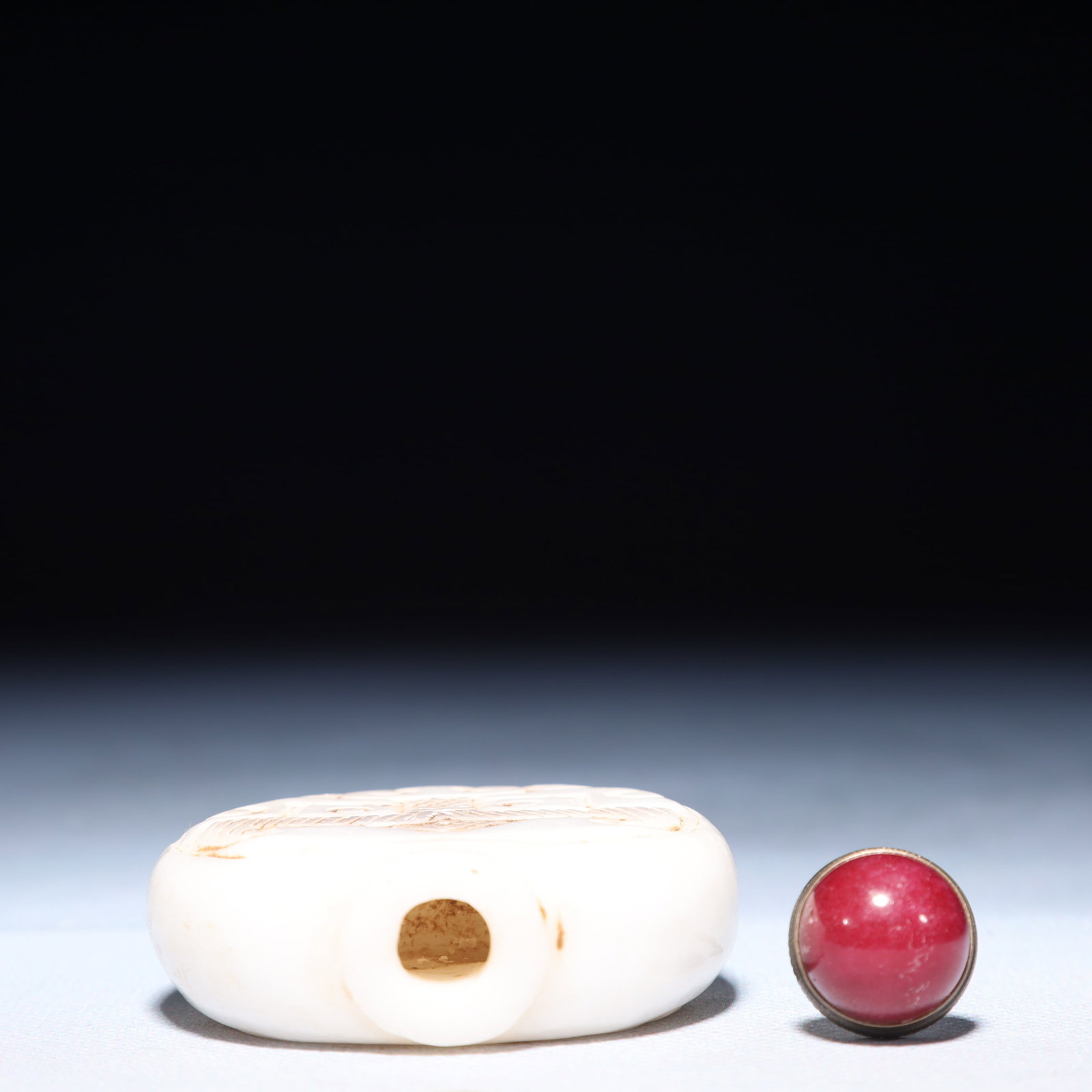 An Exquisite White Jade Beast-Face Pattern Snuff Bottle - 6