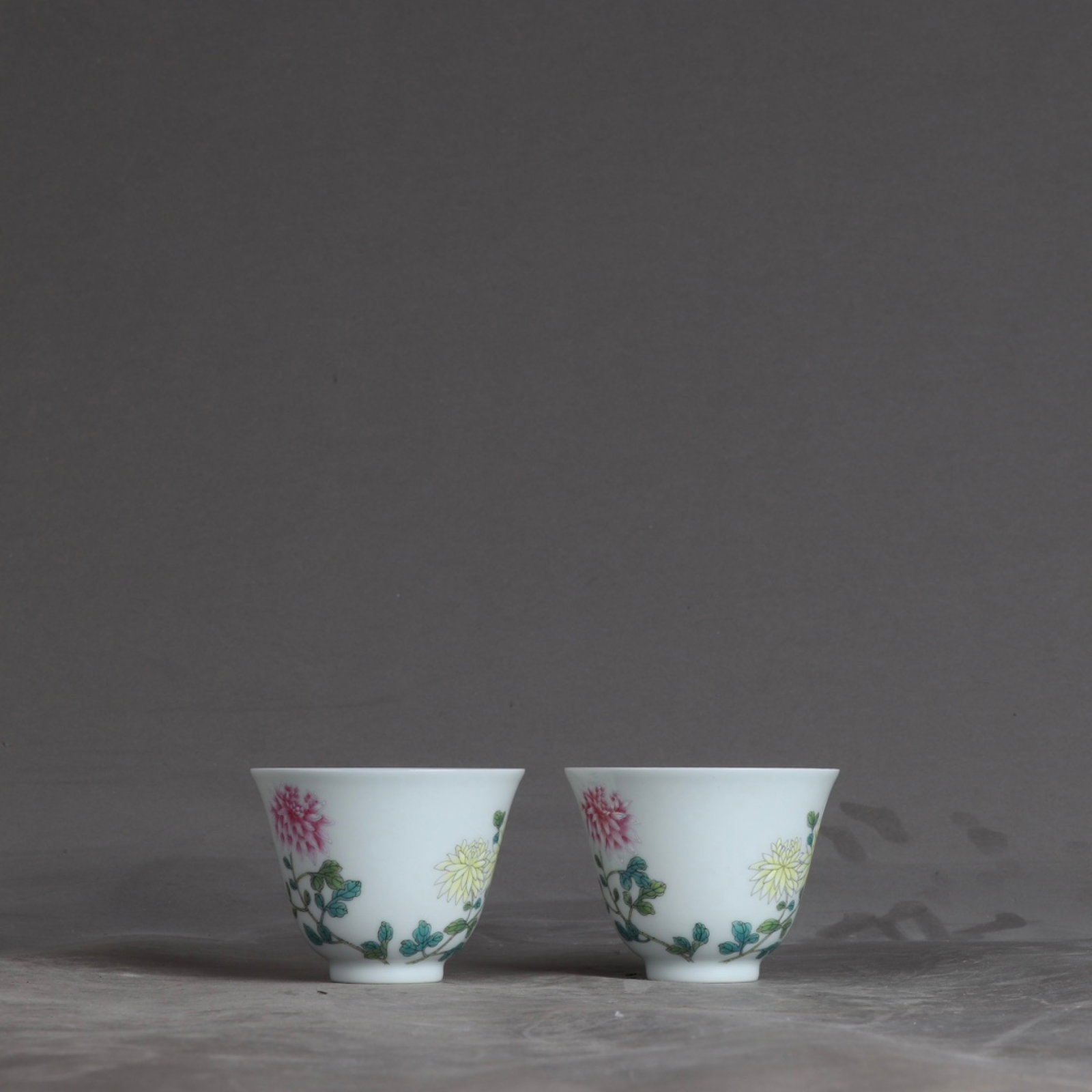 A Pair of Exquisite Famille-Rose Flower Pattern Cups: A Pair of Exquisite Famille-Rose Flower Pattern Cups,Qing Dynasty,China,Yongzheng Six-character Mark,Size:2inx2.8in 一对粉彩花卉纹杯子,中