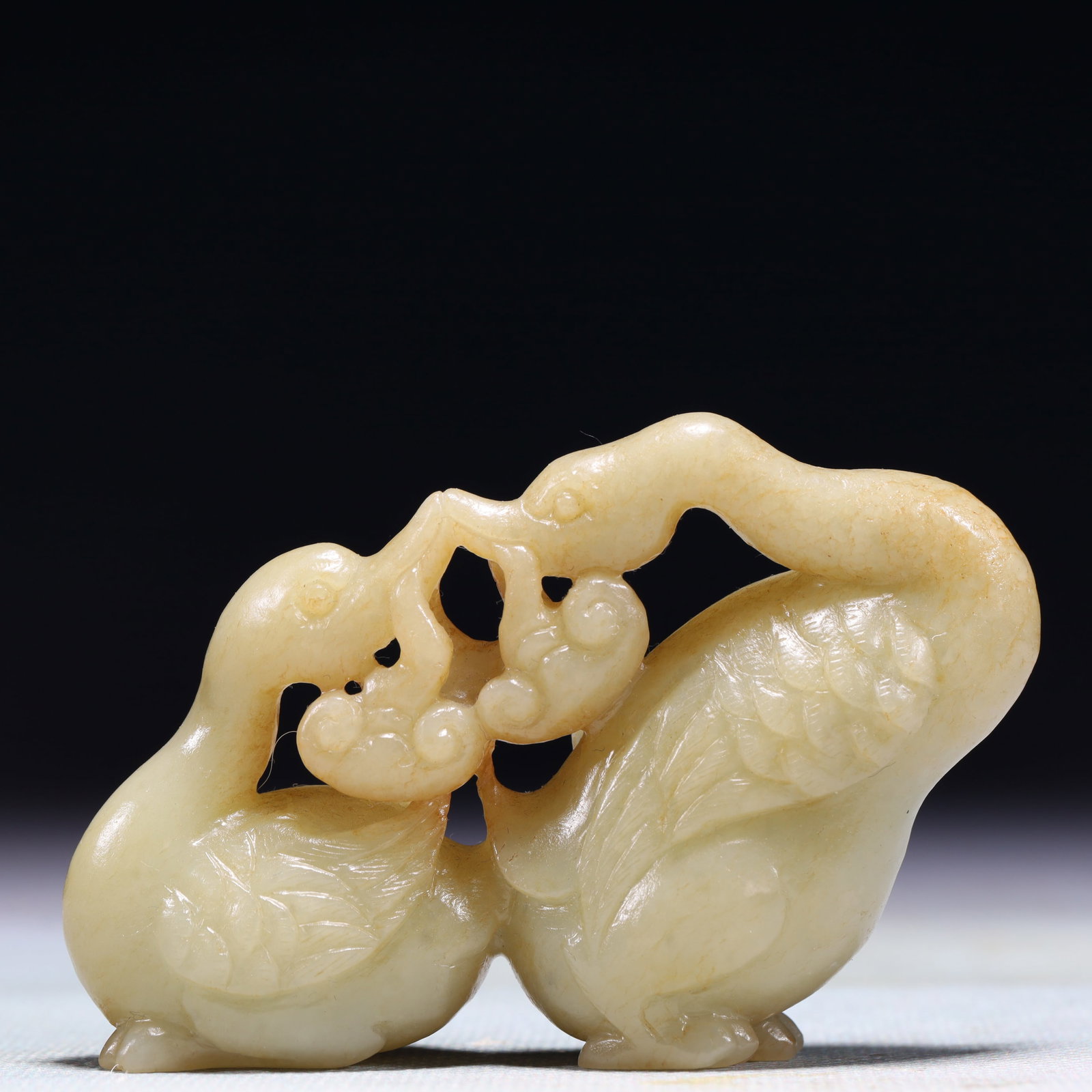An Exquisite White Jade Goose Ornament: An Exquisite White Jade Goose Ornament,Qing Dynasty,China,Size:3.5inx0.8inx2.2in,Weight:119.3g 白玉鹅摆件,中国清代