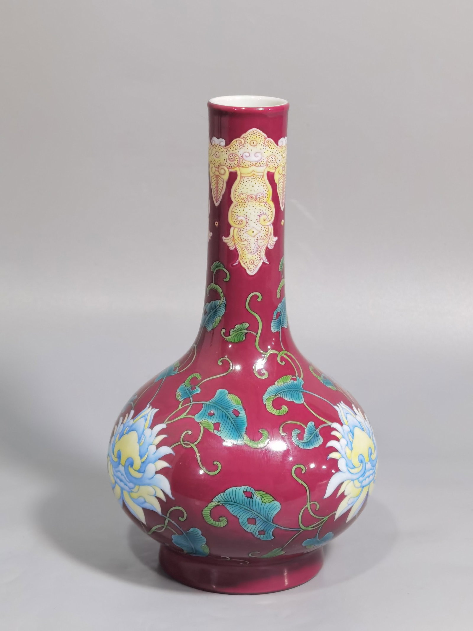 An Exquisite Enamel Ruby Red-Glazed Lotus Pattern Vase - 2